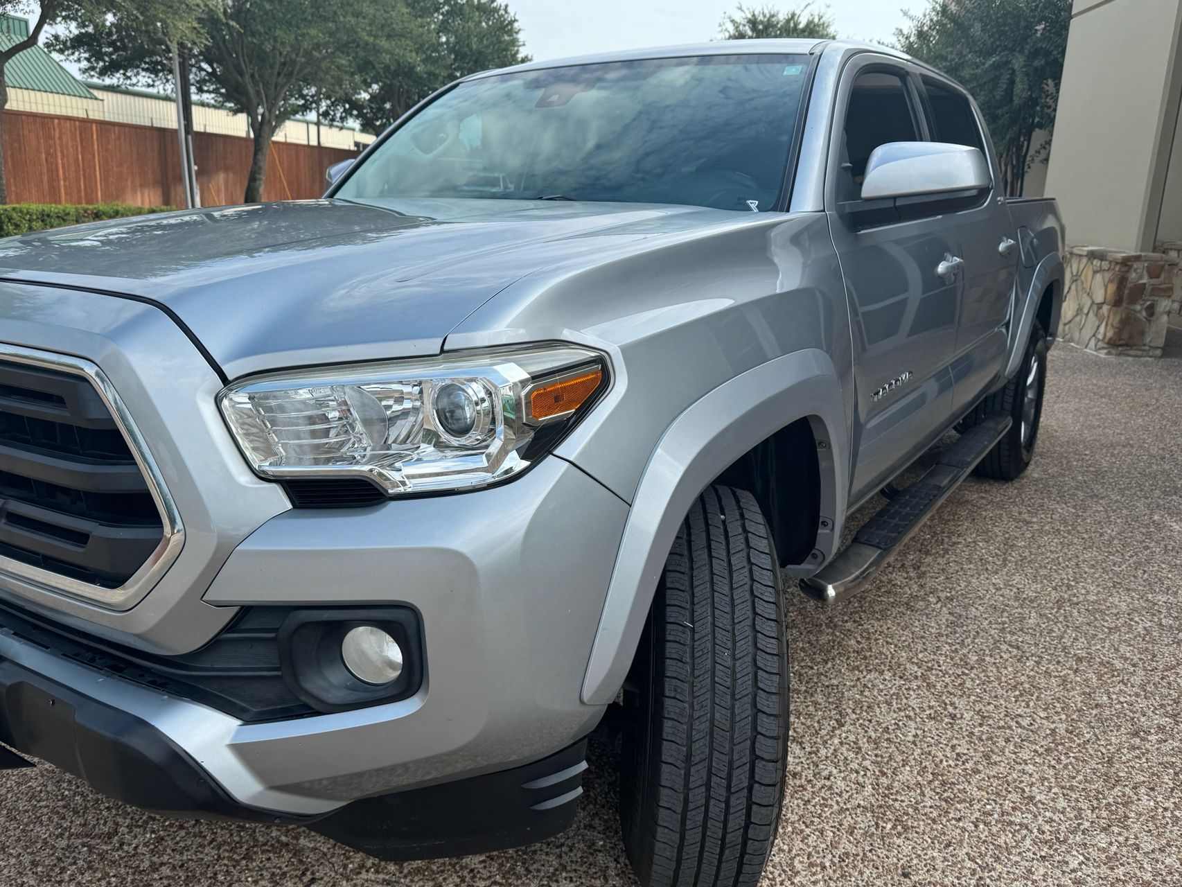 2019 Toyota Tacoma SR5 V6 photo 2