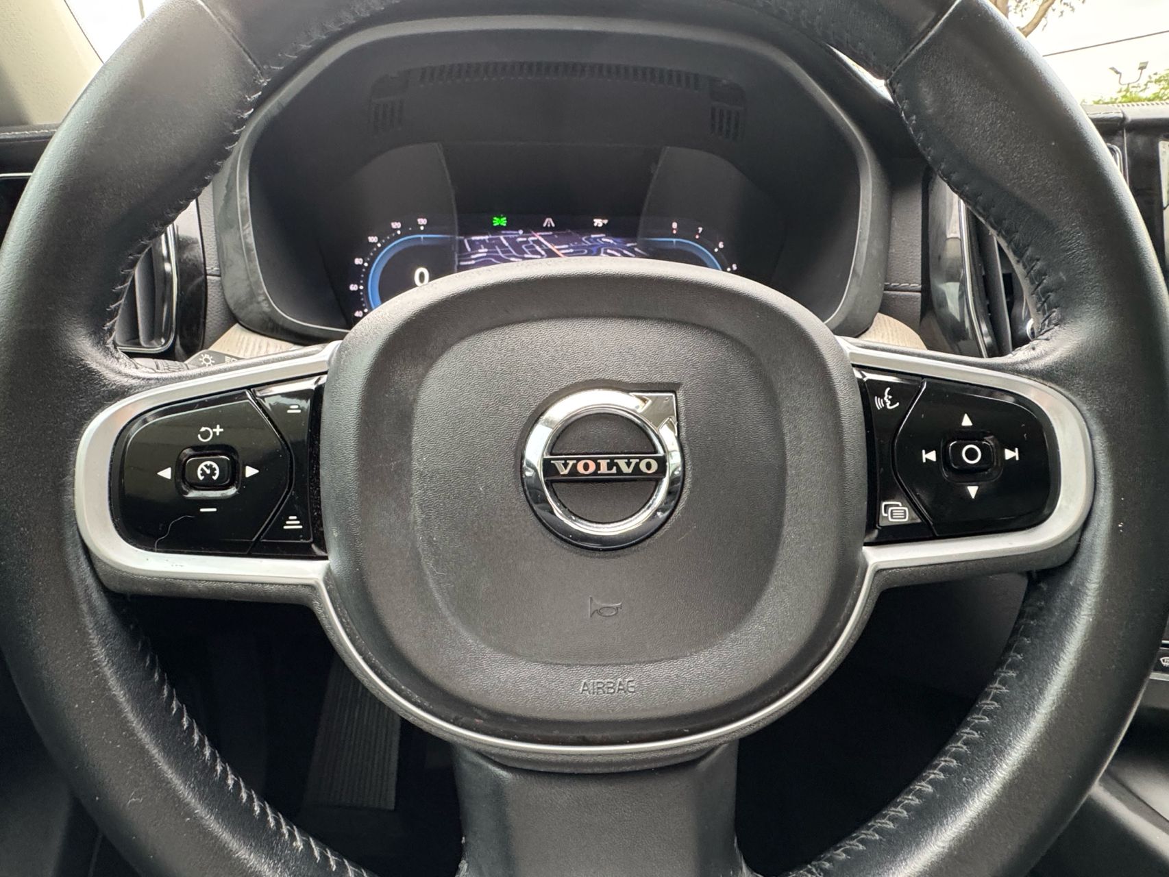 2022 Volvo XC60 B5 Inscription photo 15