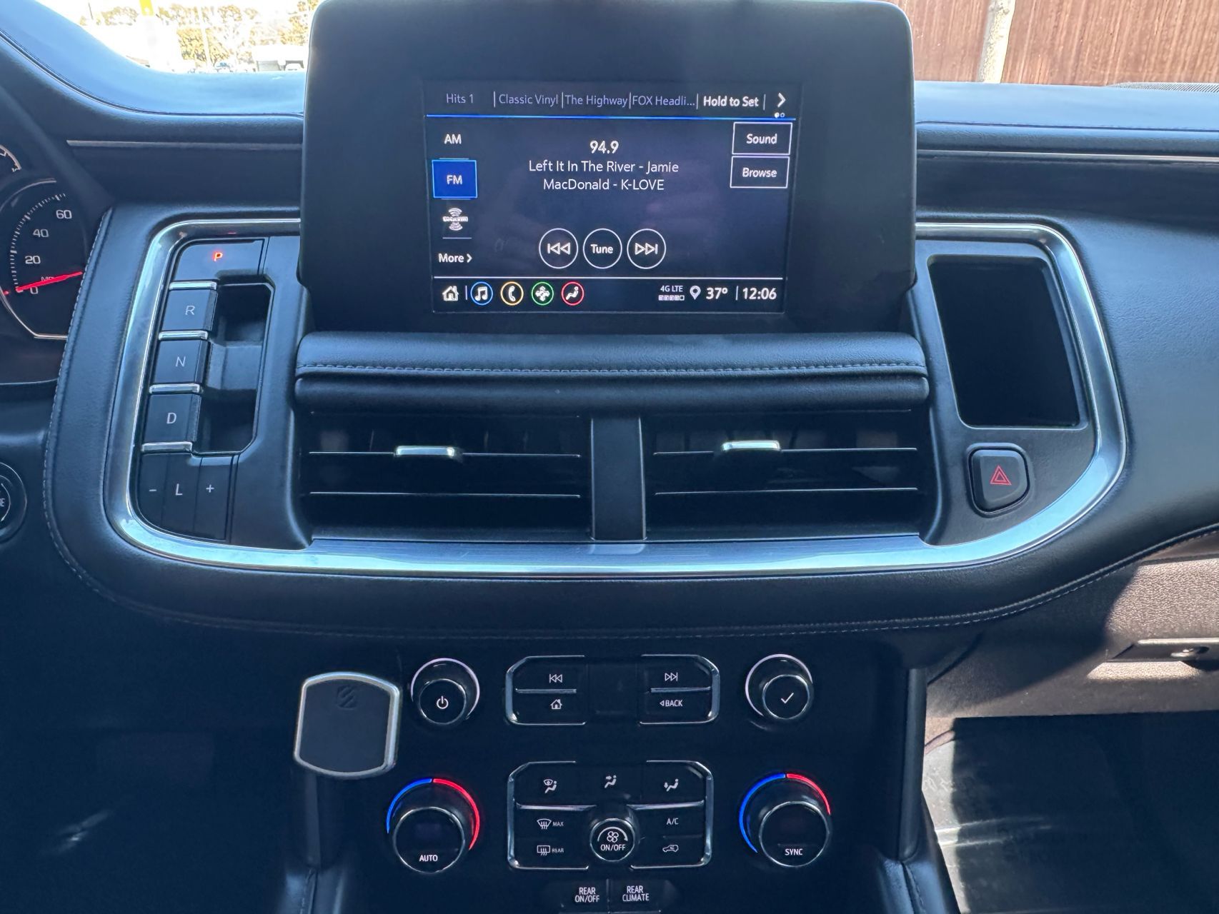 2022 Chevrolet Suburban LS - Photo 27