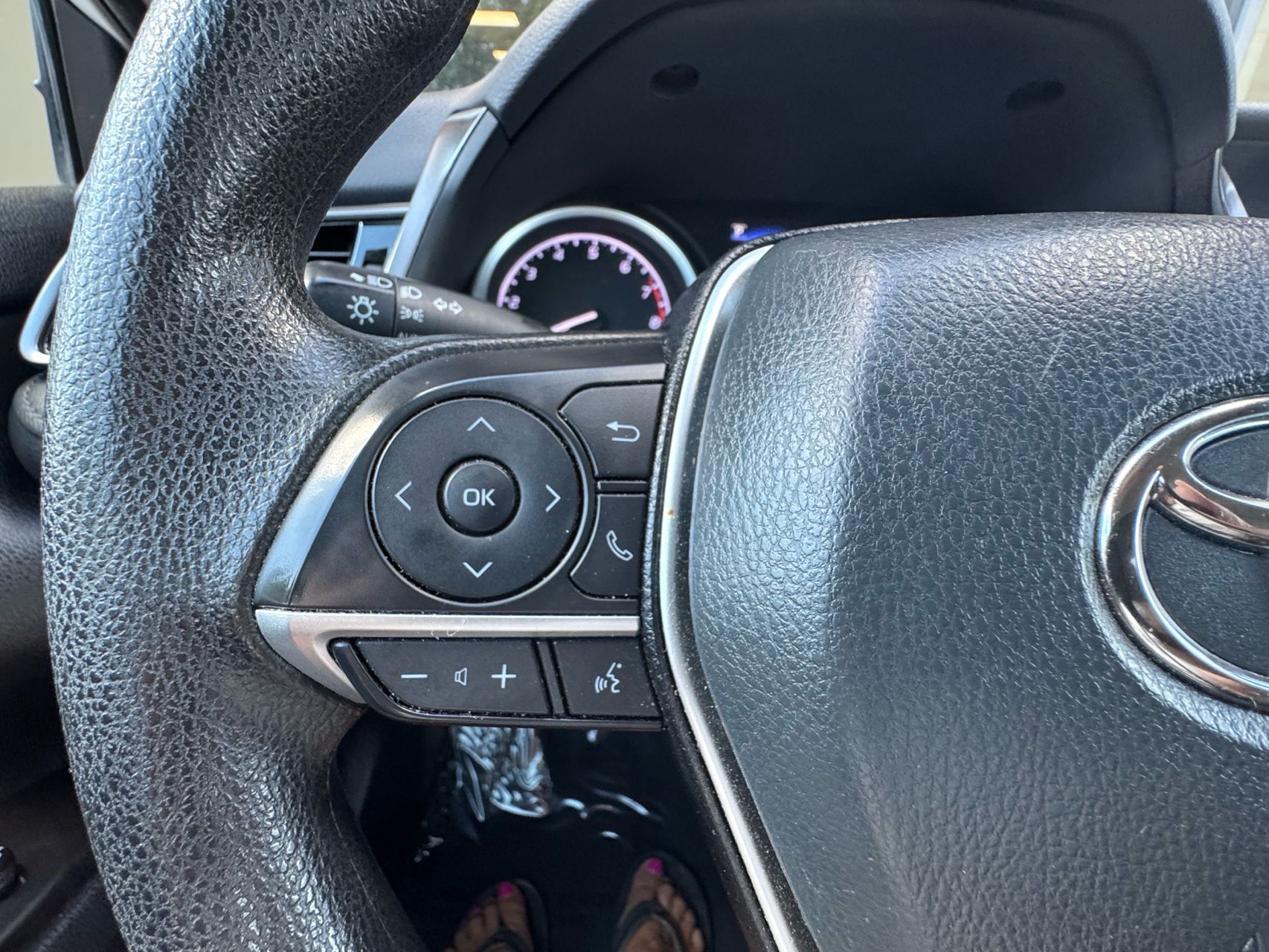 2022 Toyota Camry LE photo 16