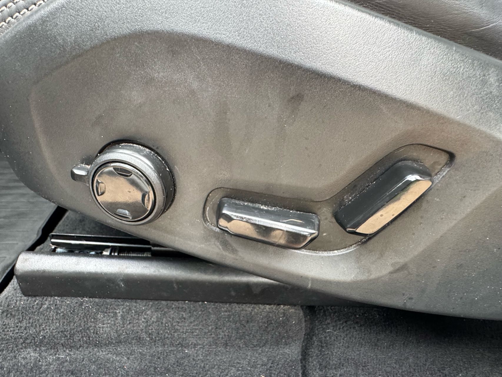 2022 Volvo XC60 B5 Inscription photo 23