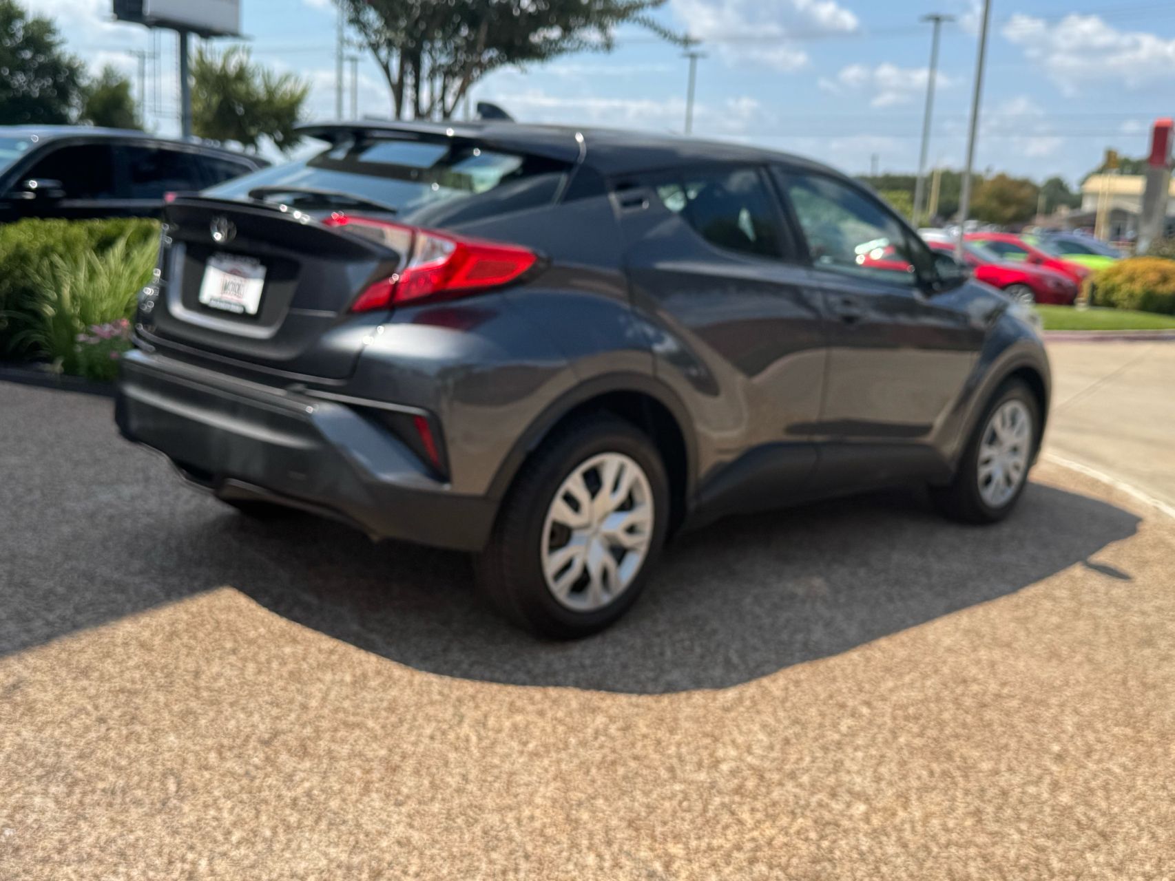 2019 Toyota C-HR LE photo 7