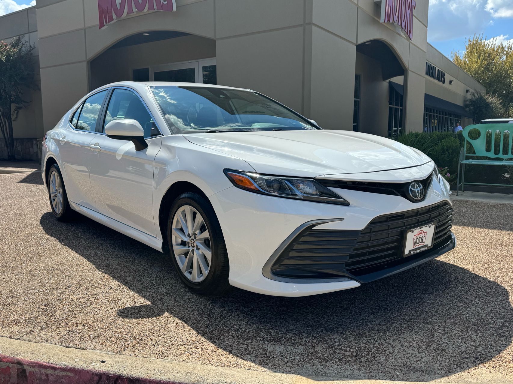 2022 Toyota Camry LE photo 6