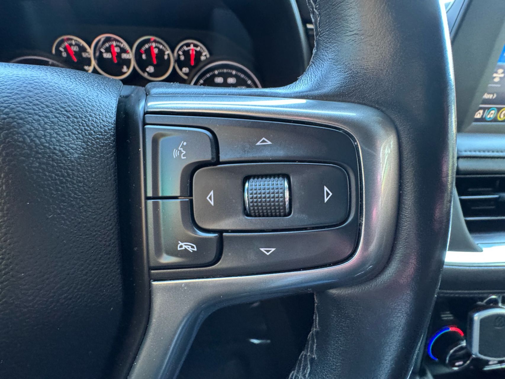 2022 Chevrolet Suburban LS - Photo 19