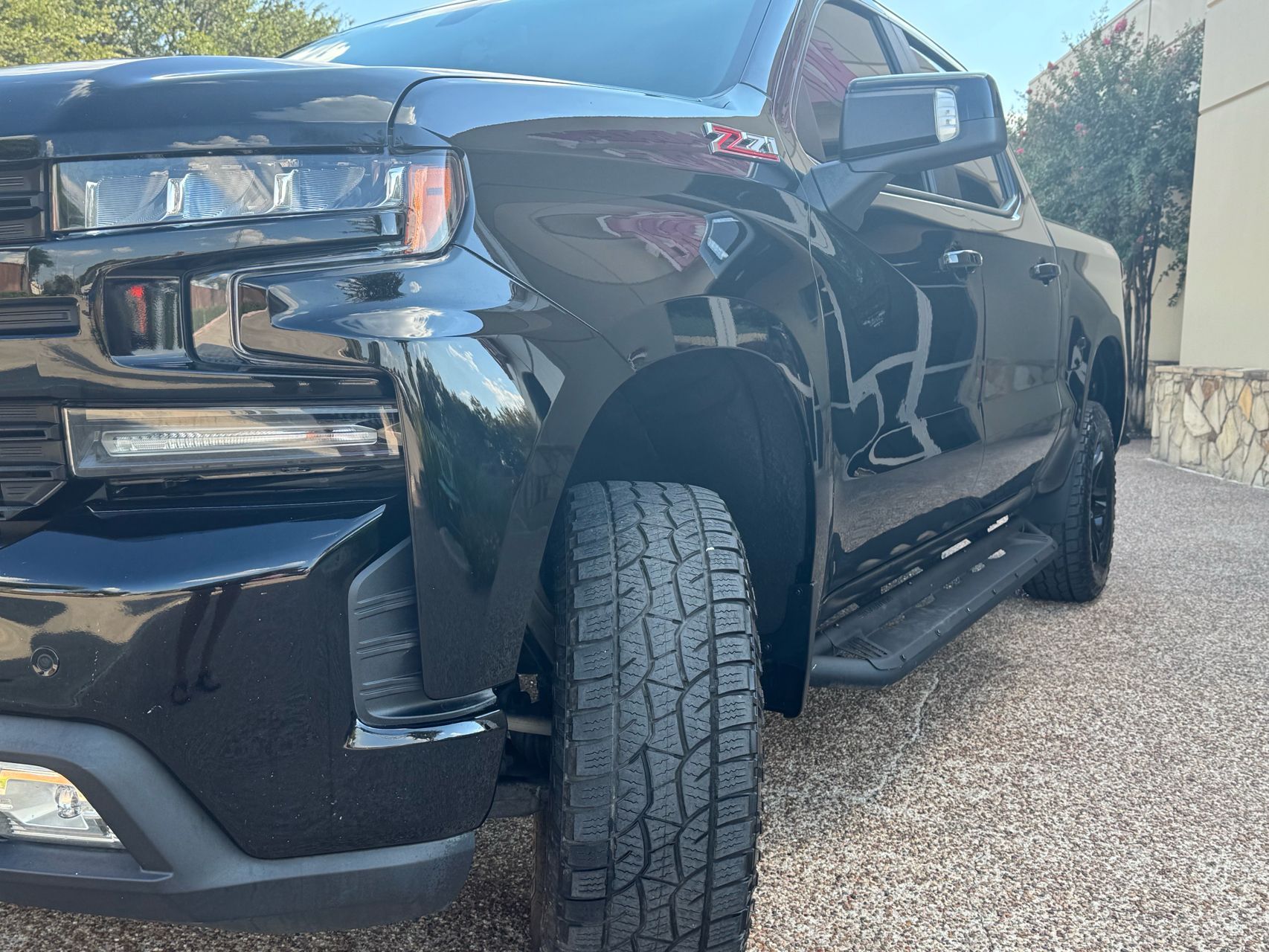 2020 Chevrolet Silverado 1500 LT photo 2
