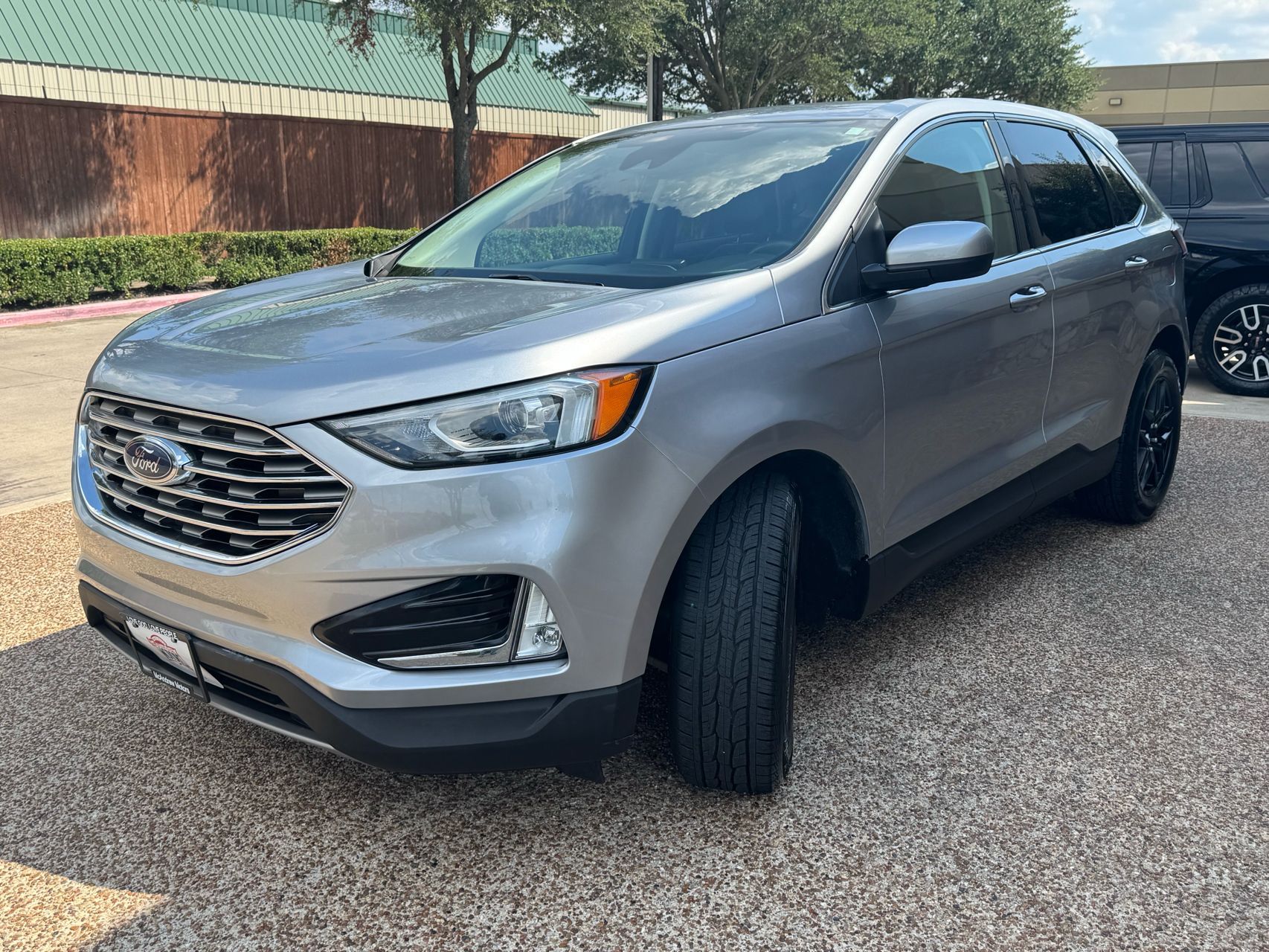 2021 Ford Edge SEL photo 3