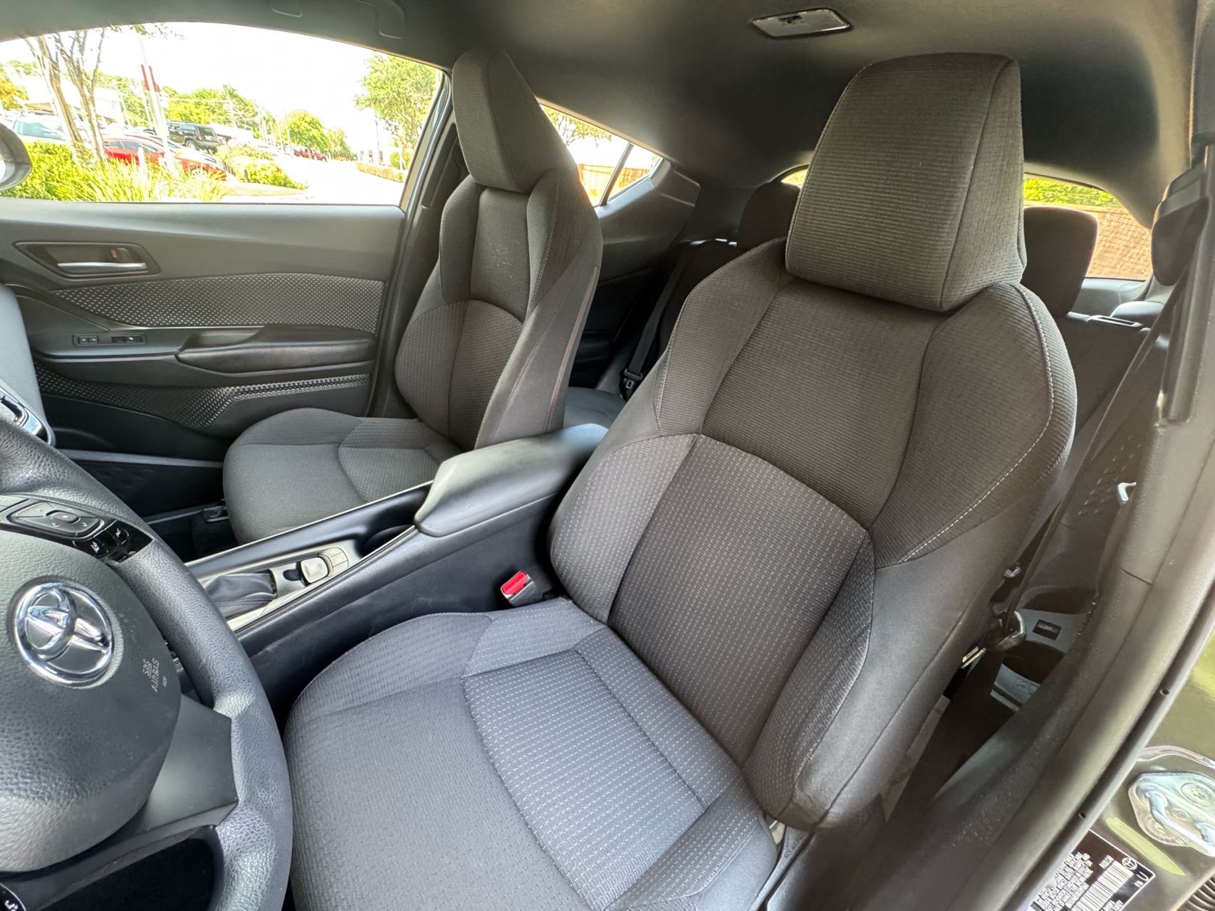 2019 Toyota C-HR LE photo 21