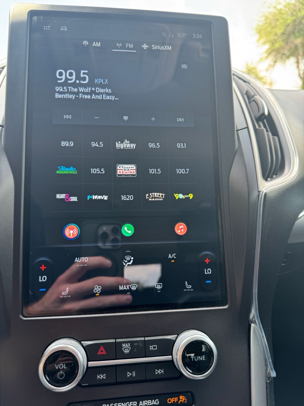 2021 Ford Edge SEL photo 16