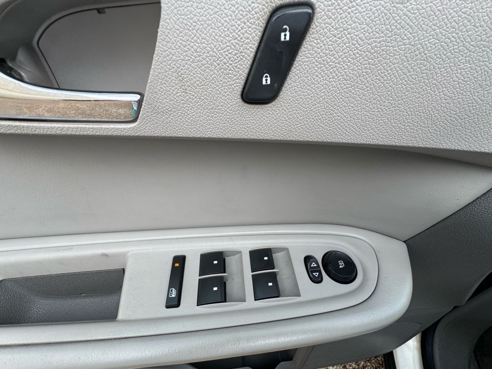 2012 Chevrolet Traverse 1LT photo 26