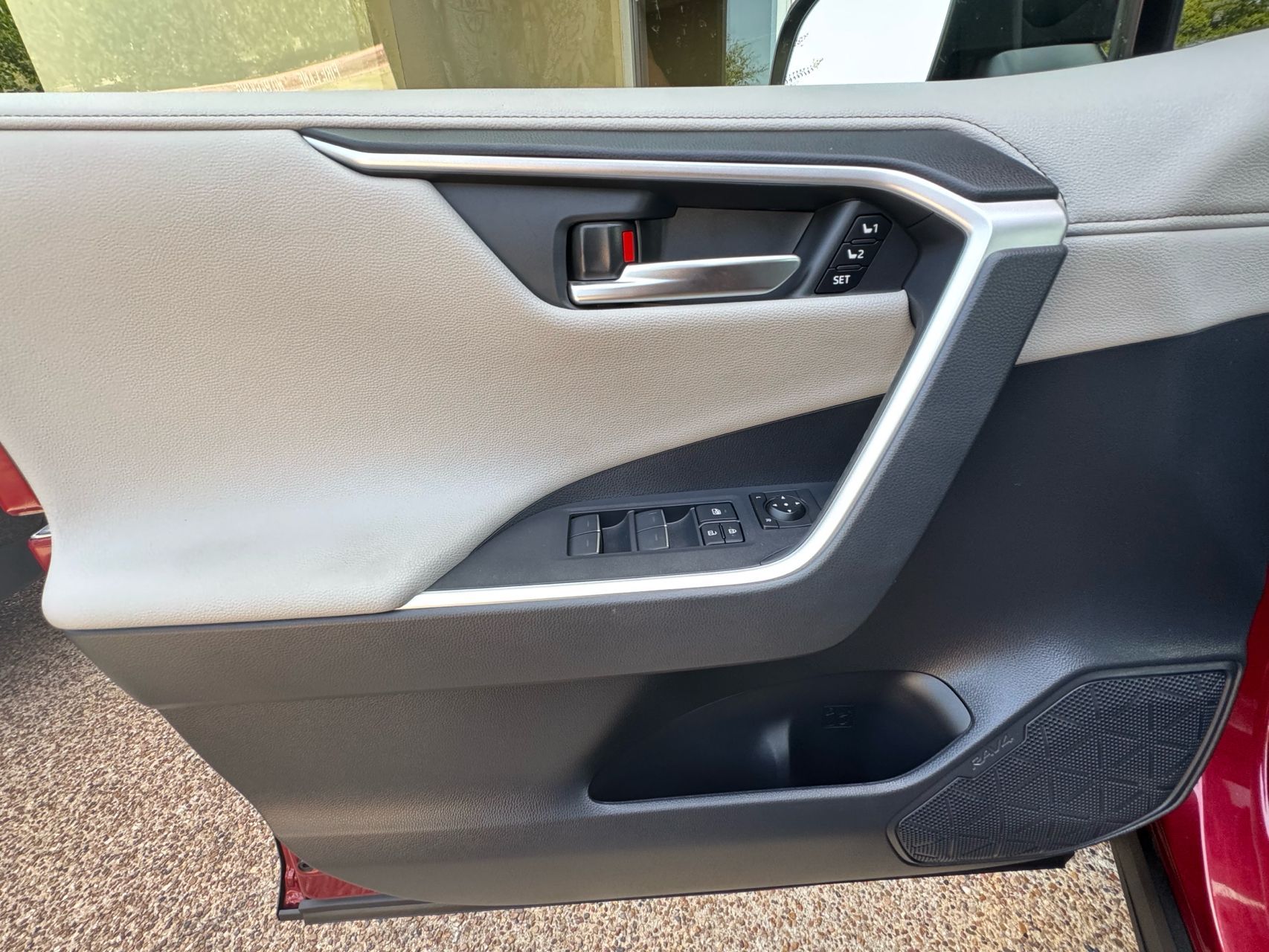 2024 Toyota RAV4 Hybrid Limited photo 19