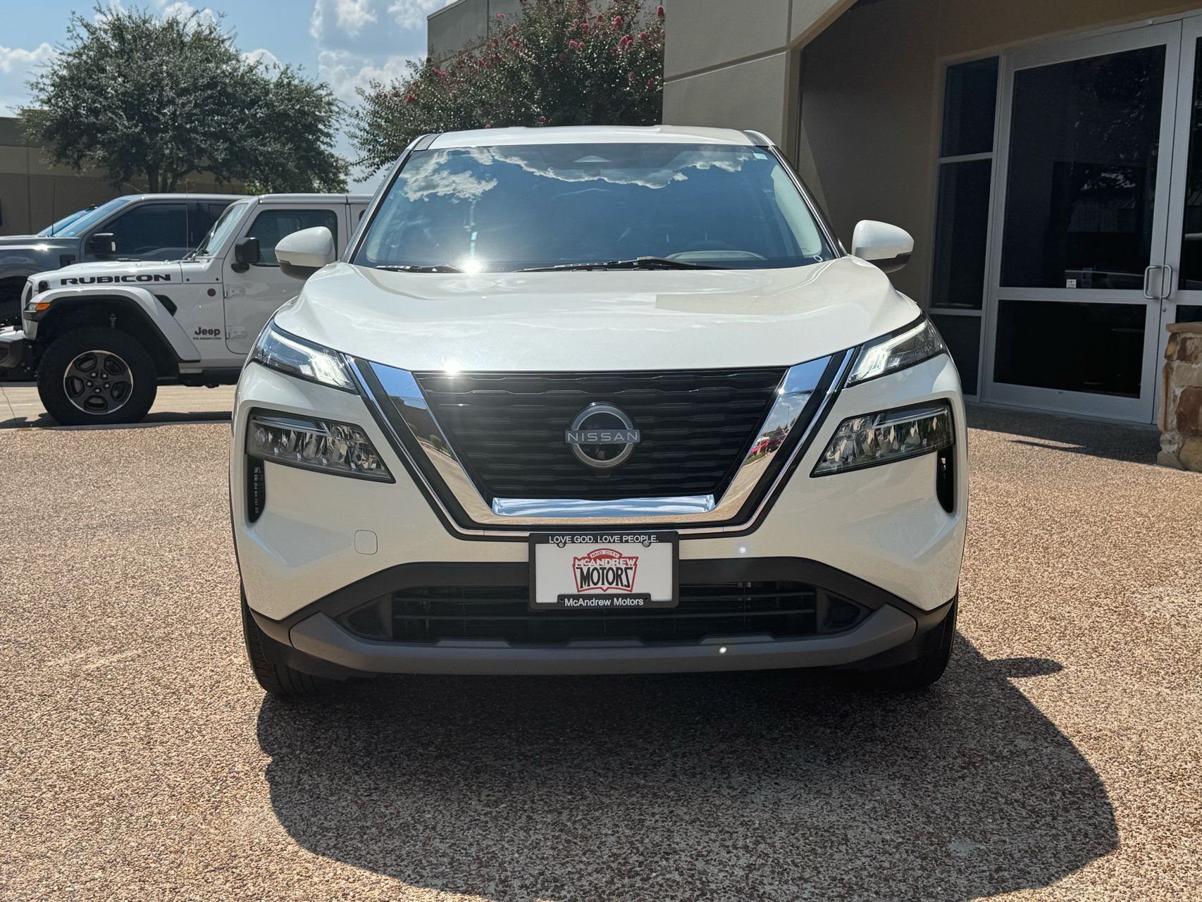 2023 Nissan Rogue SV photo 2