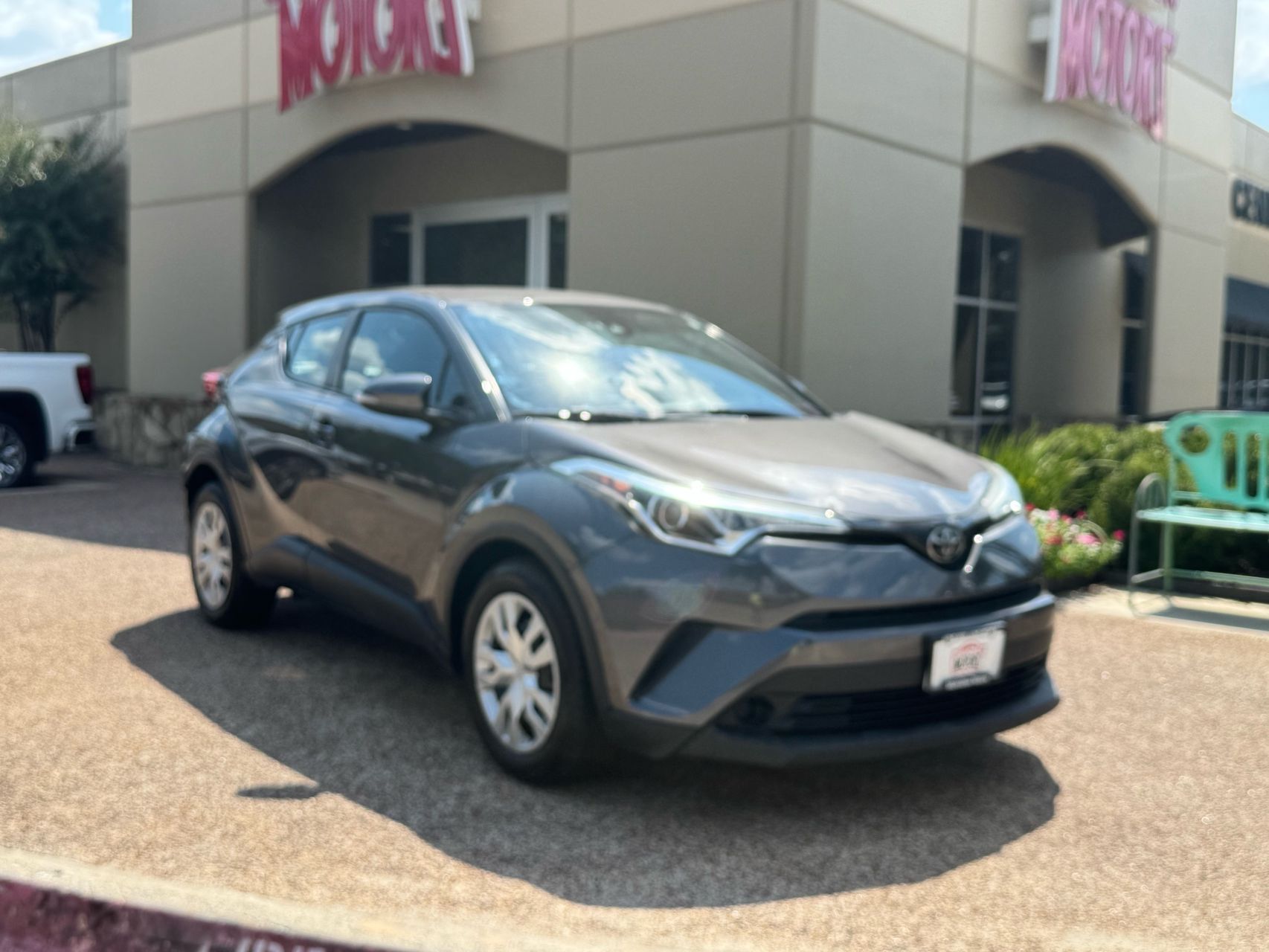 2019 Toyota C-HR LE photo 5