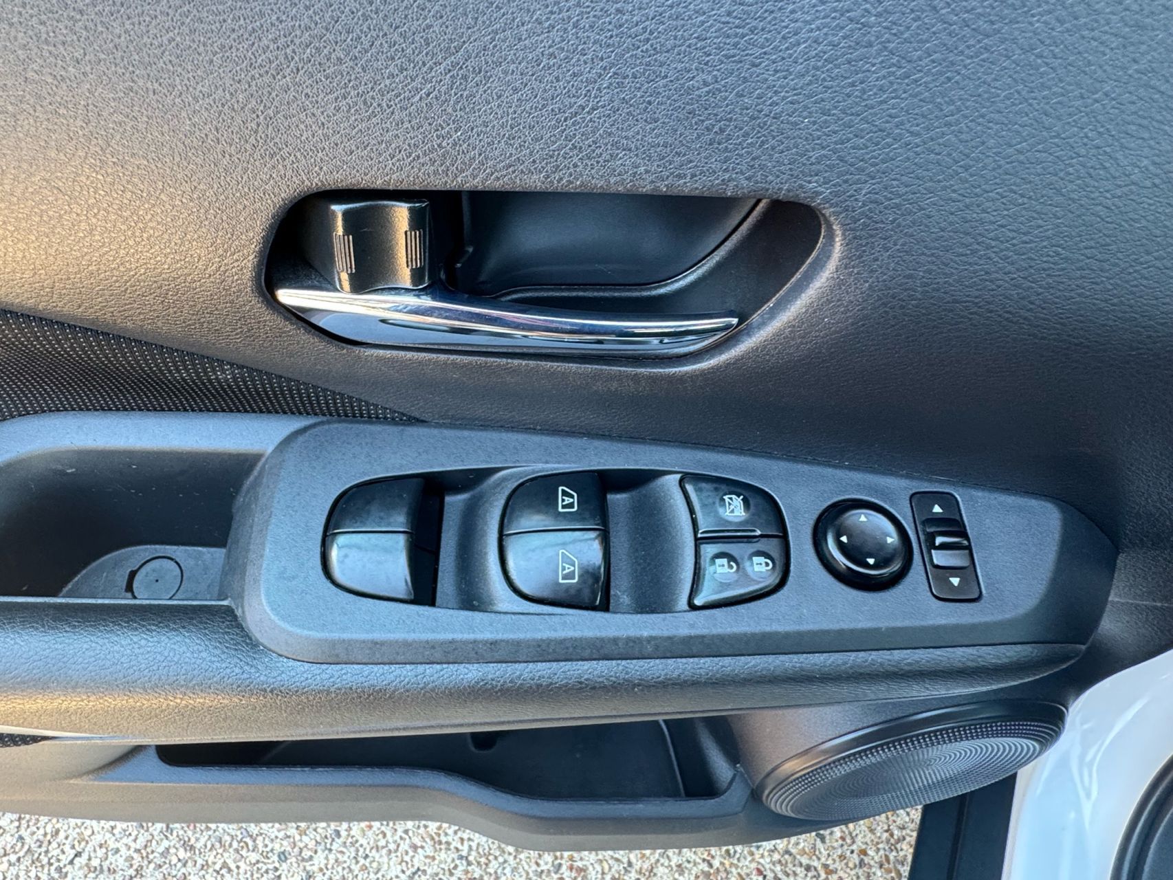 2021 Nissan Kicks SV photo 25