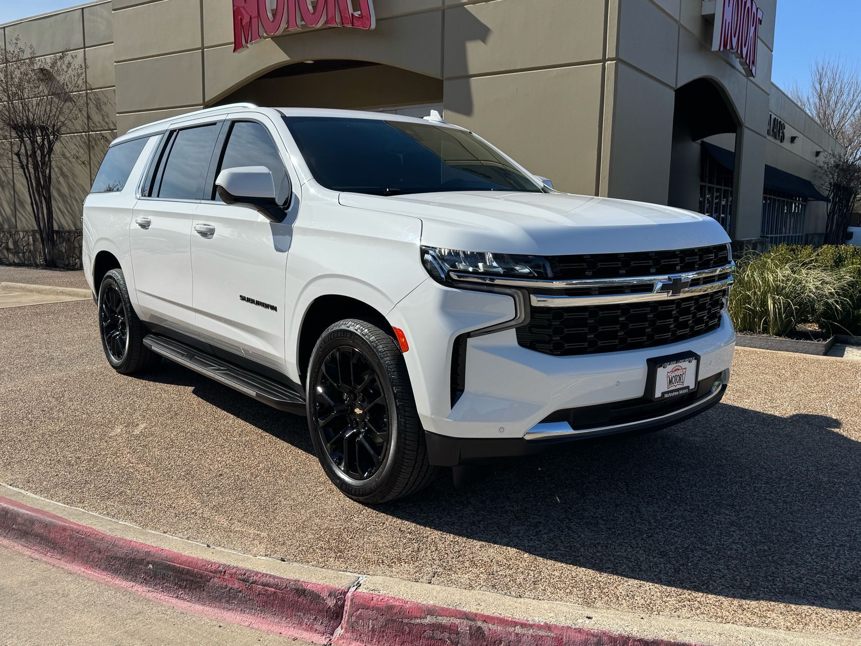 2022 Chevrolet Suburban LS - Photo 6