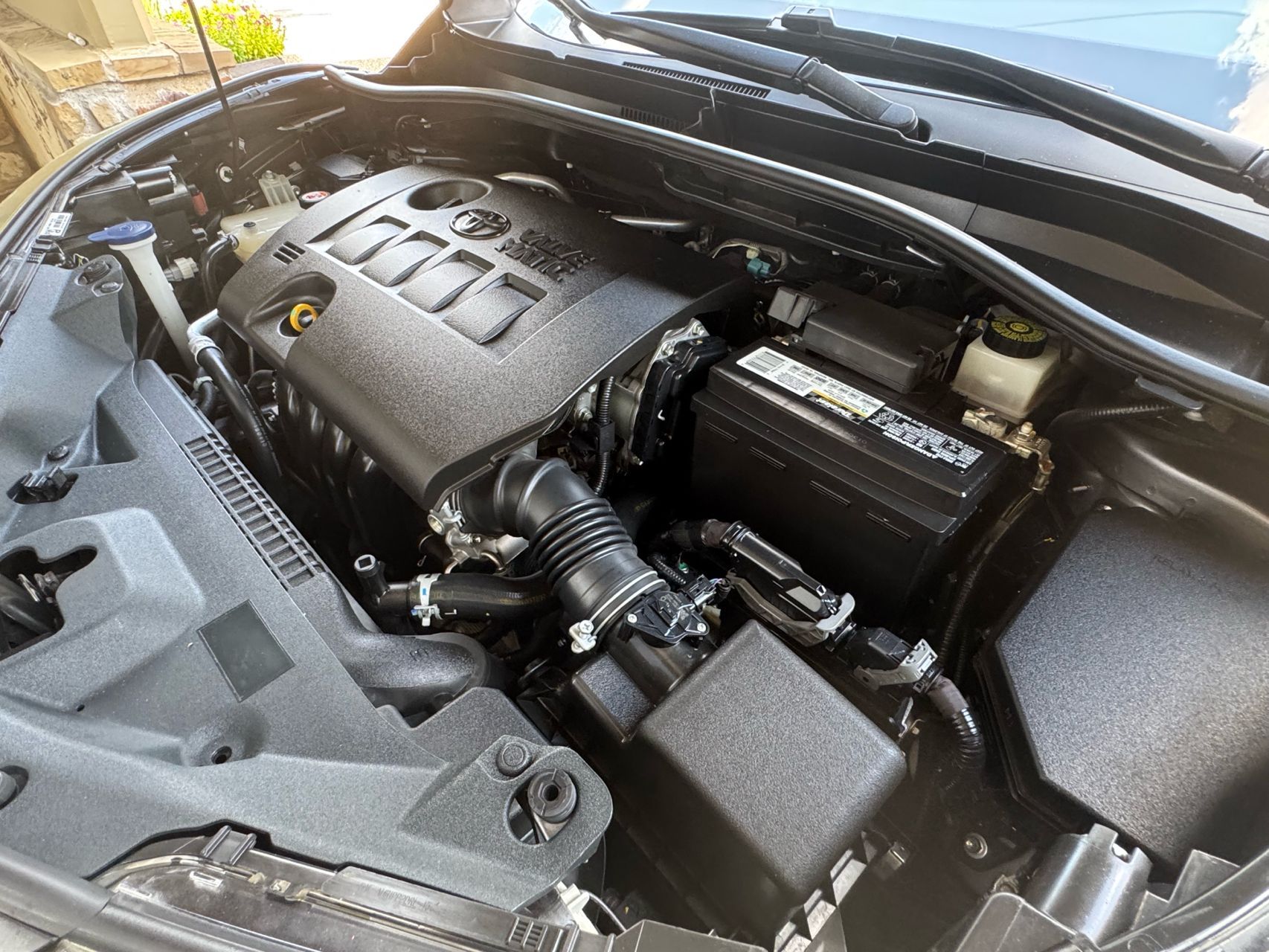 2019 Toyota C-HR LE photo 26
