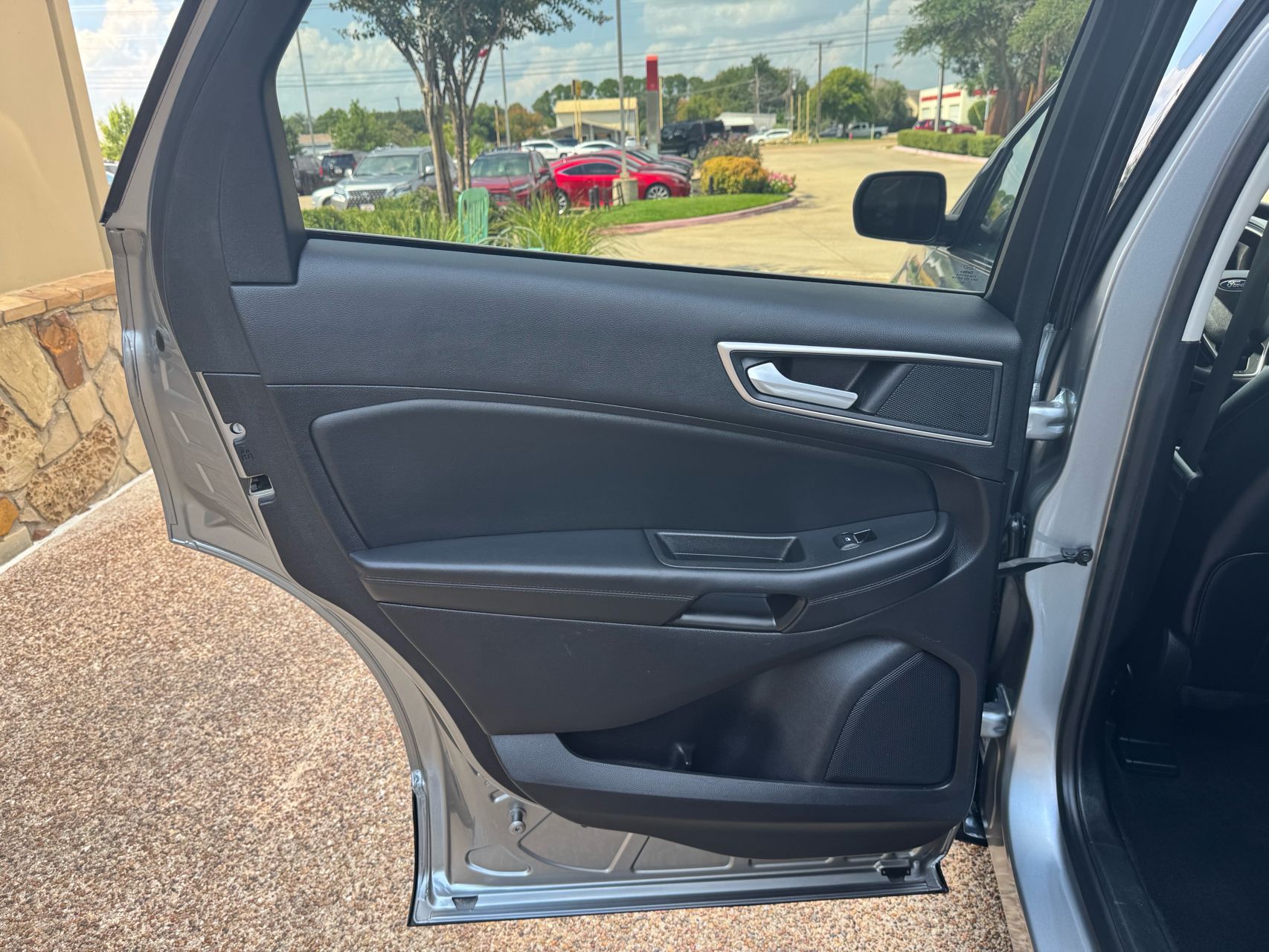 2021 Ford Edge SEL photo 26