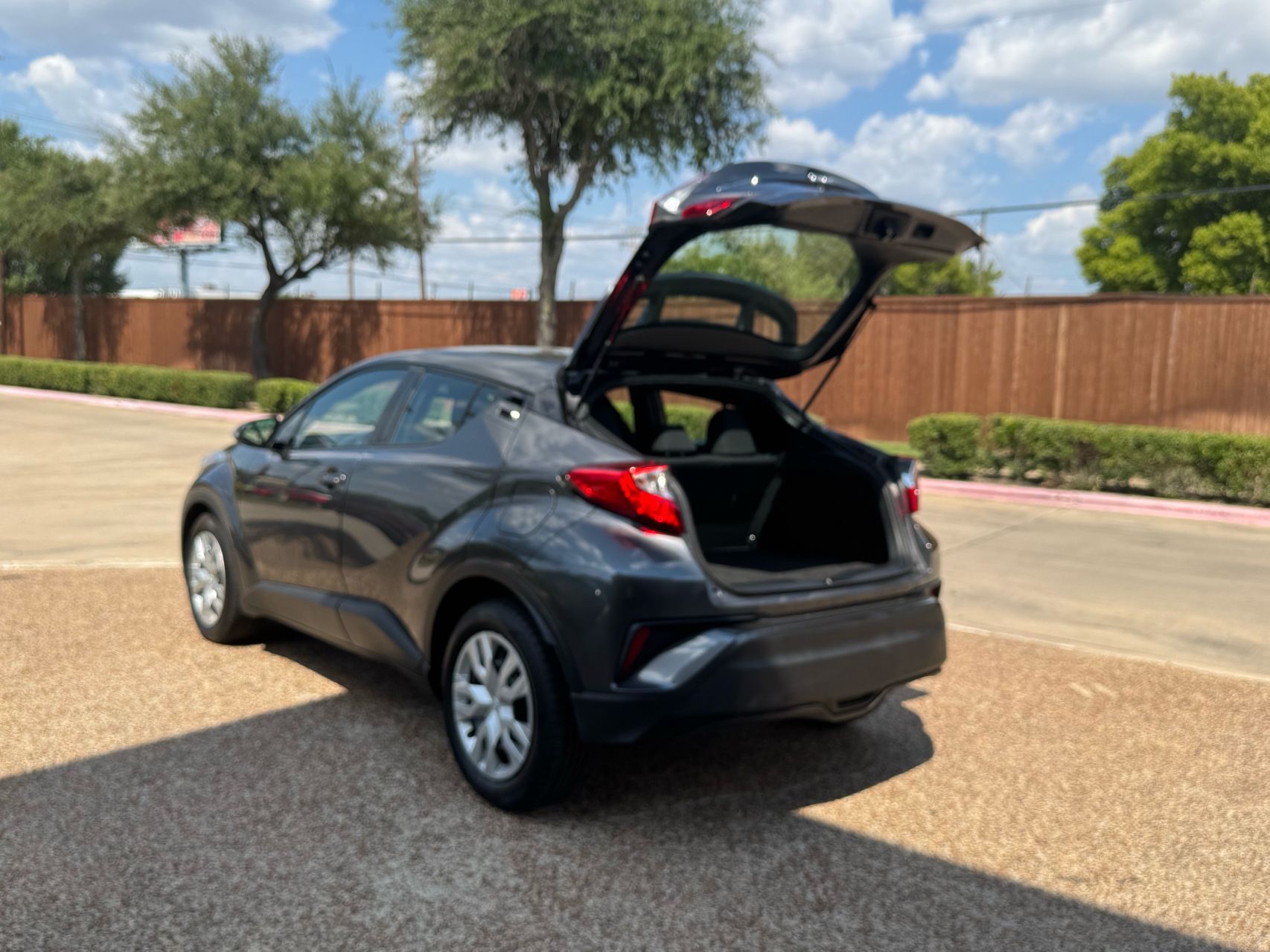 2019 Toyota C-HR LE photo 13