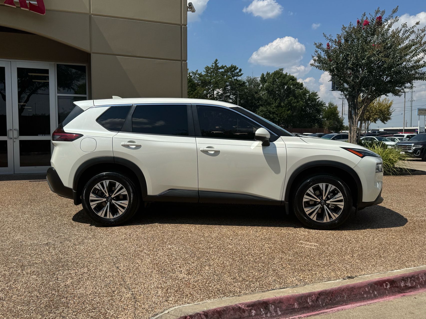 2023 Nissan Rogue SV photo 4