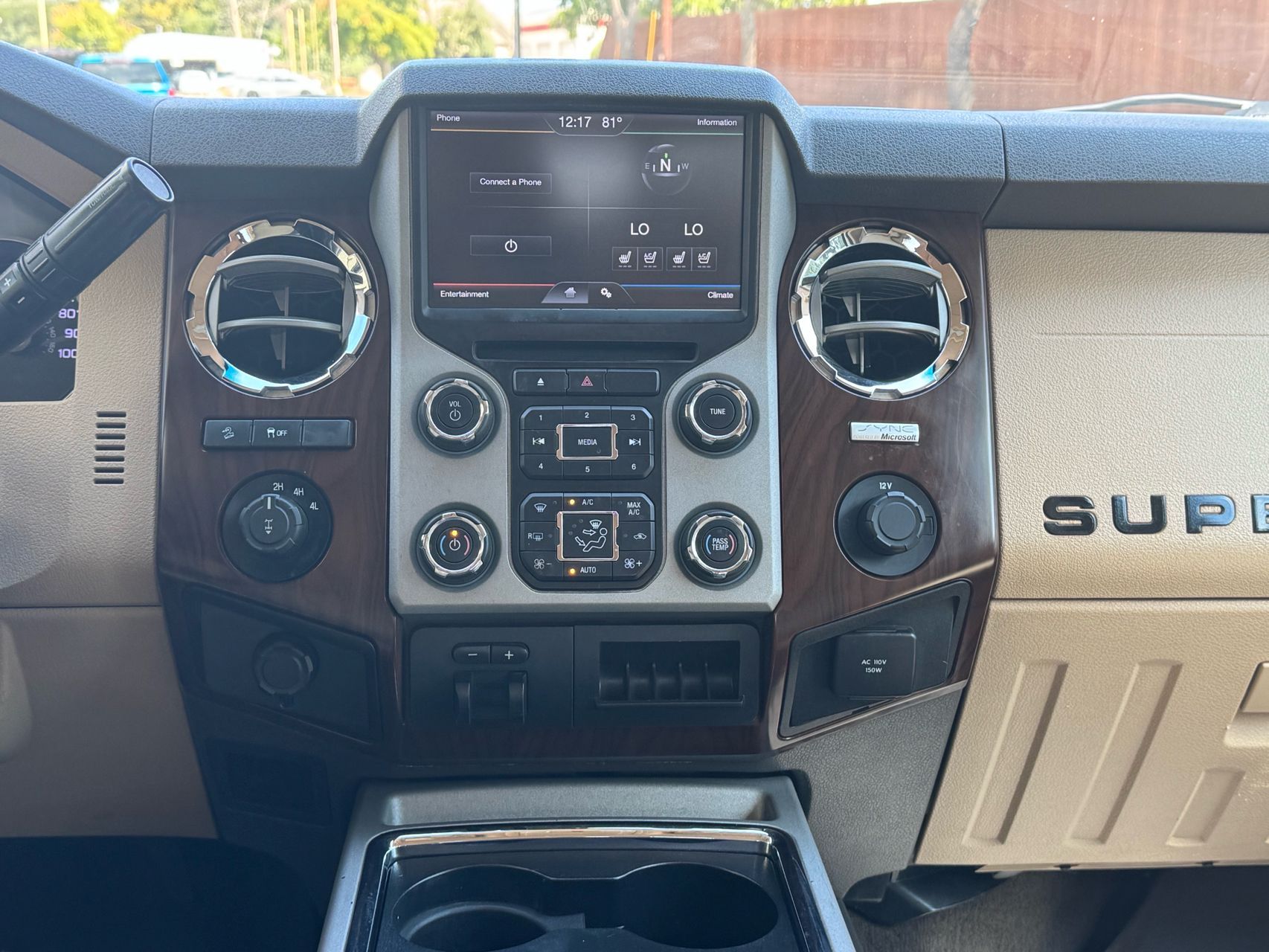 2013 Ford F-350 Lariat photo 26
