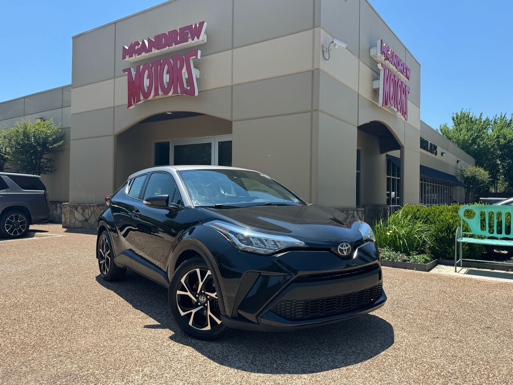 2020 Toyota C-HR XLE's photo