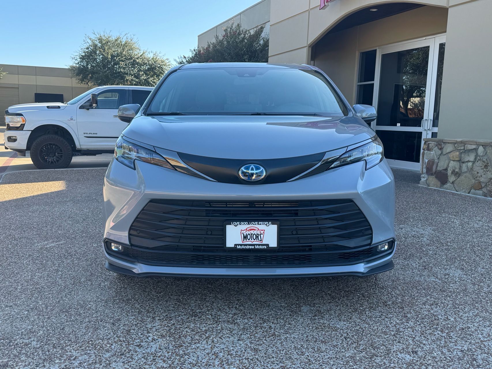 2024 Toyota Sienna Woodland Edition photo 4