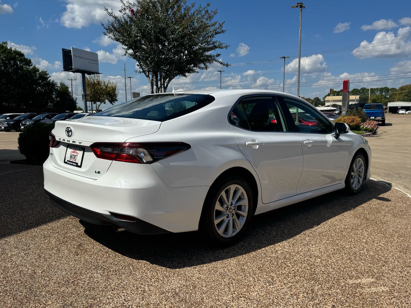 2022 Toyota Camry LE photo 8