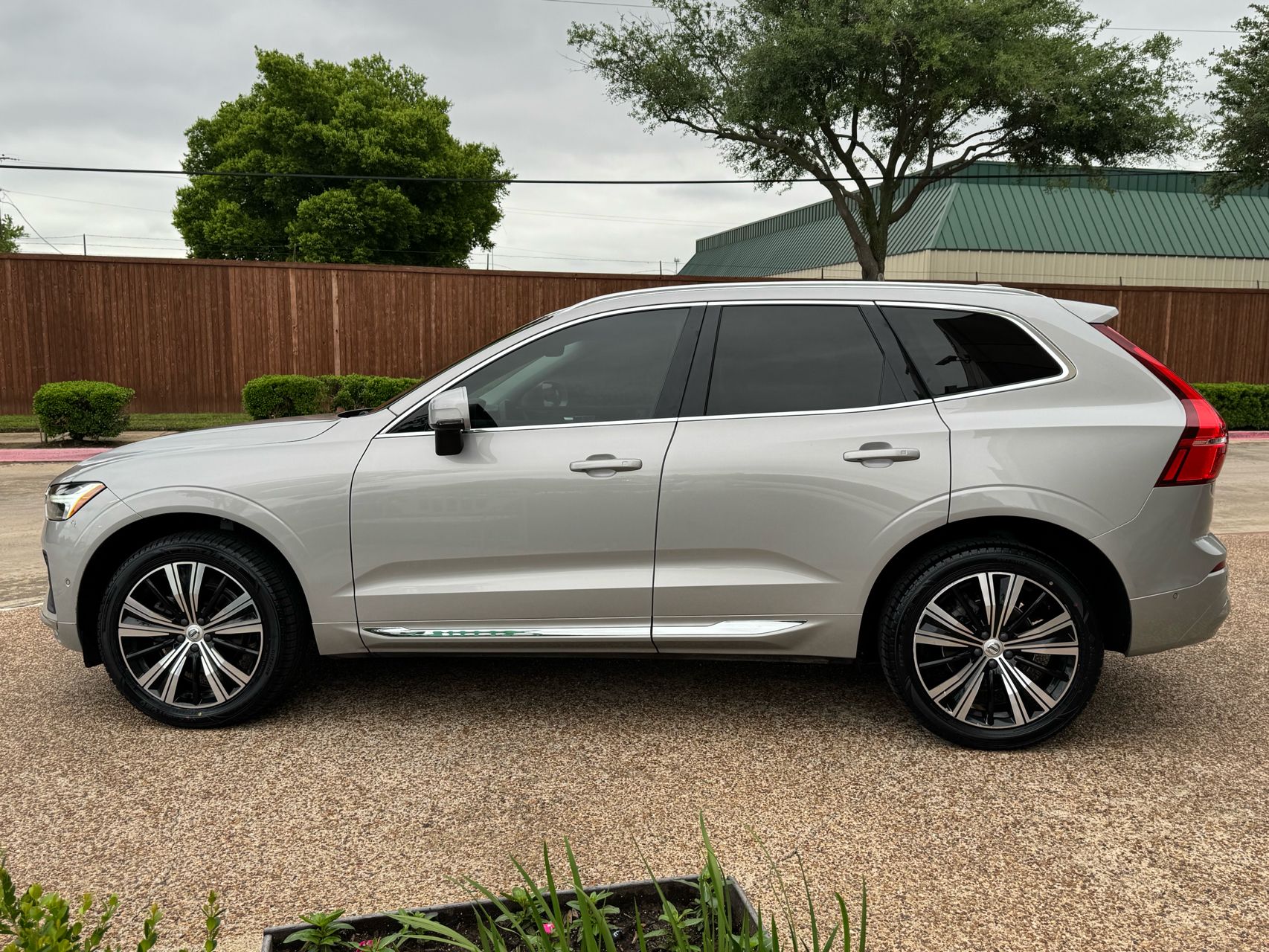 2022 Volvo XC60 B5 Inscription photo 8