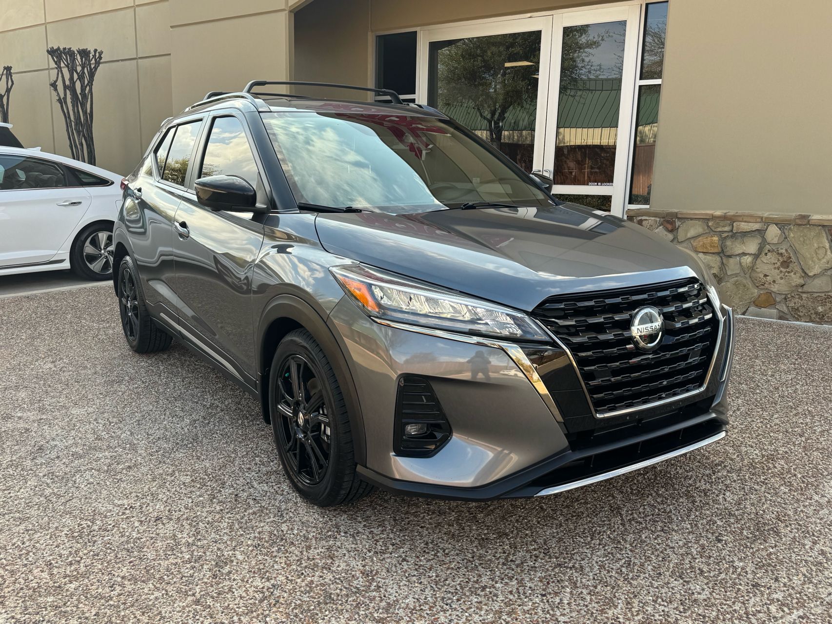 2021 Nissan Kicks SR