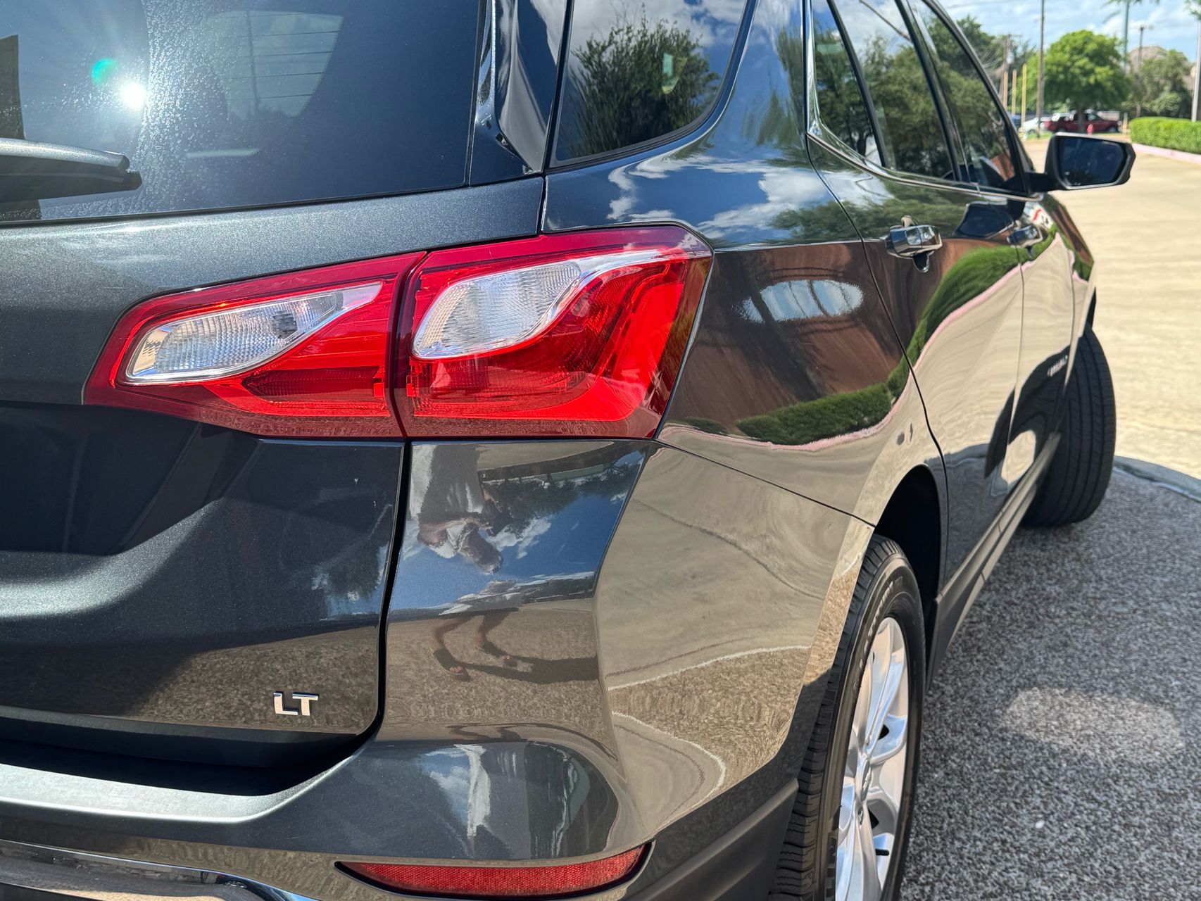2018 Chevrolet Equinox LT photo 3