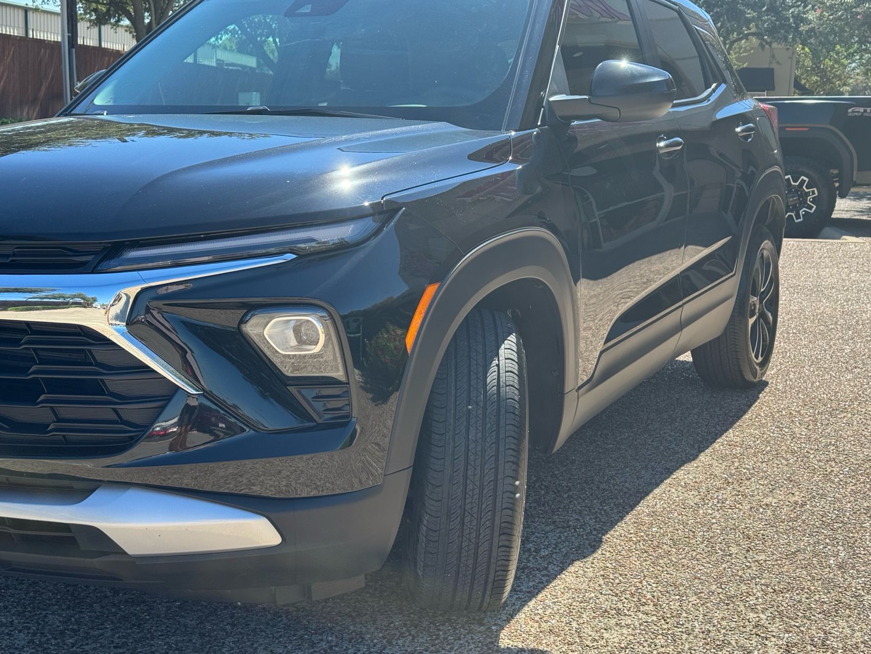 2024 Chevrolet Trailblazer LT photo 2