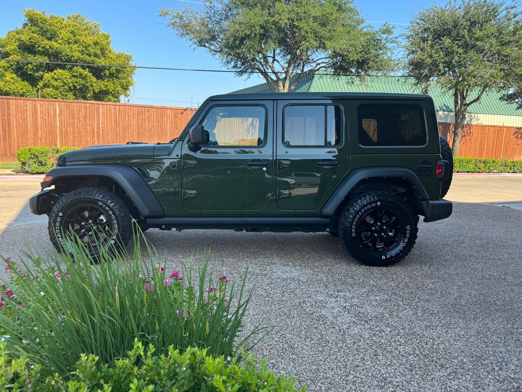 2021 Jeep Wrangler Unlimited Willys photo 8