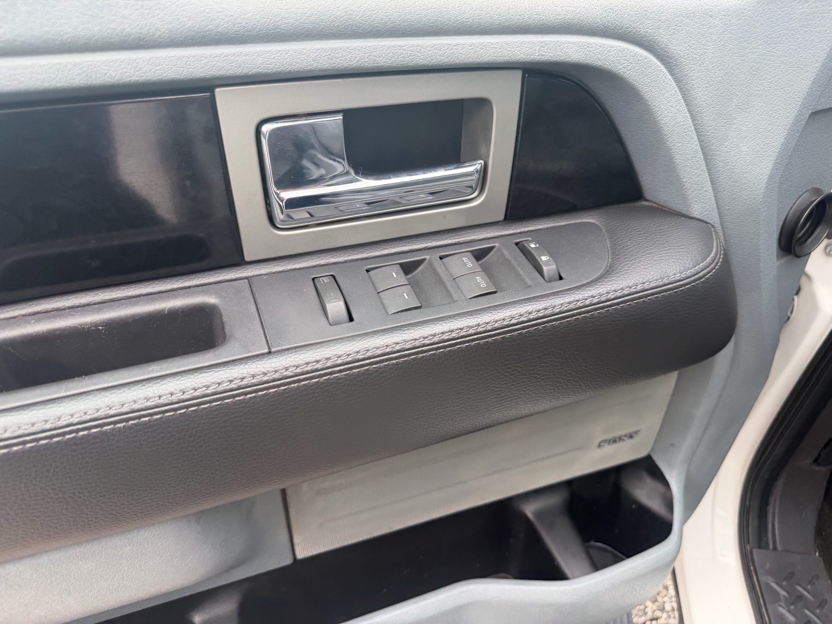 2012 Ford F-150 Platinum - Photo 19