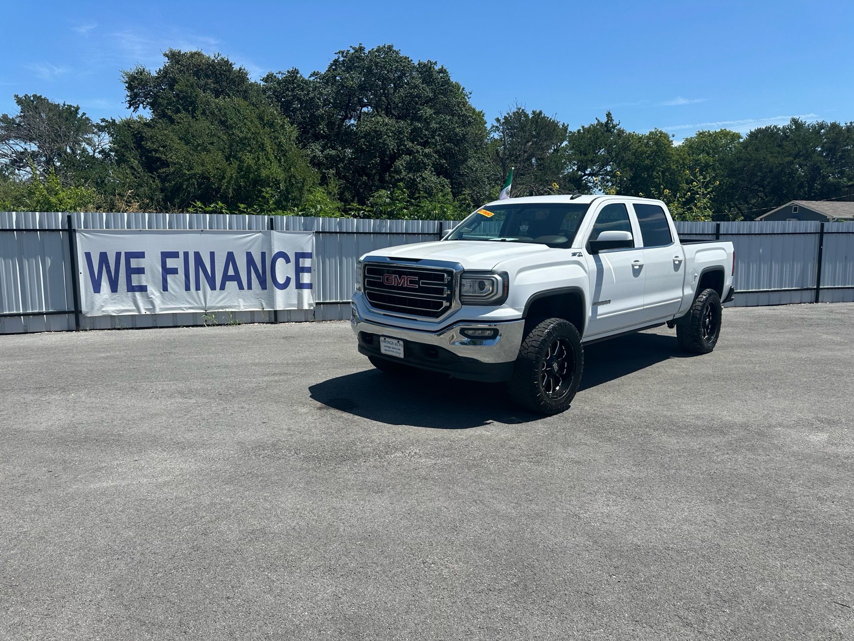 2017 GMC Sierra 4WD Crew Cab Short Box SLE's photo