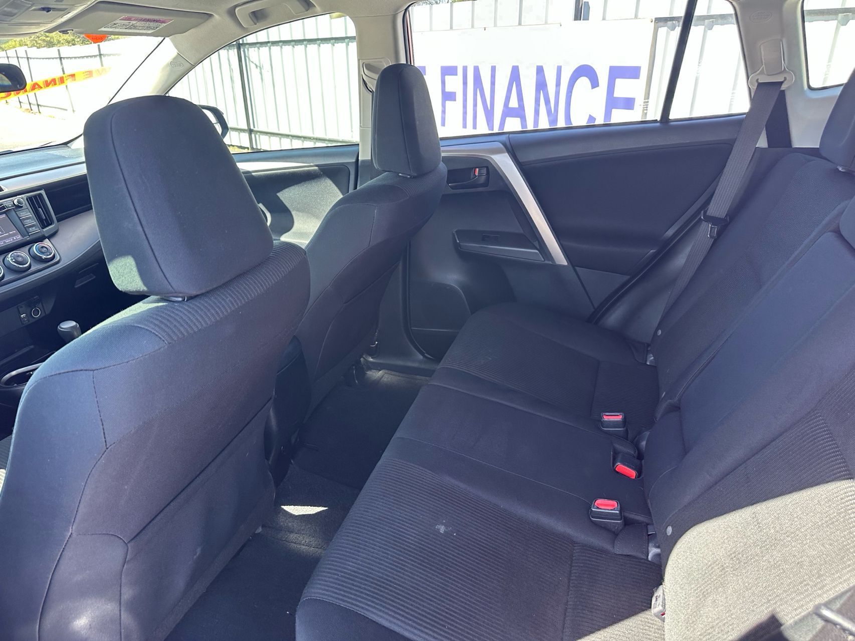 2016 Toyota RAV4 LE - Photo 6