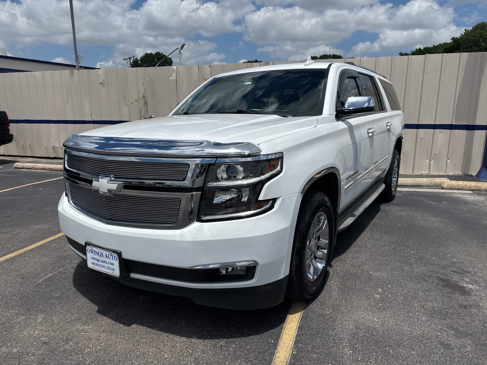 2015 Chevrolet Suburban 2WD 1500 LT's photo