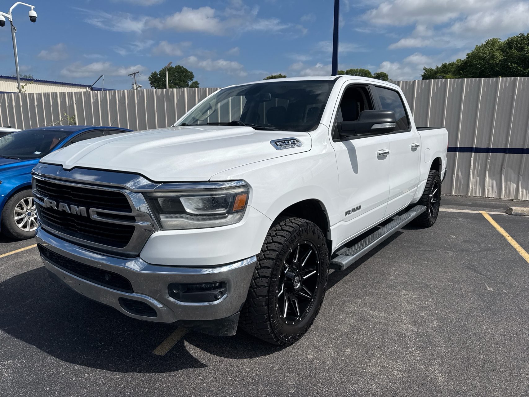 2019 RAM 1500 Big Horn/Lone Star 4x4 Crew Cab 5'7's photo