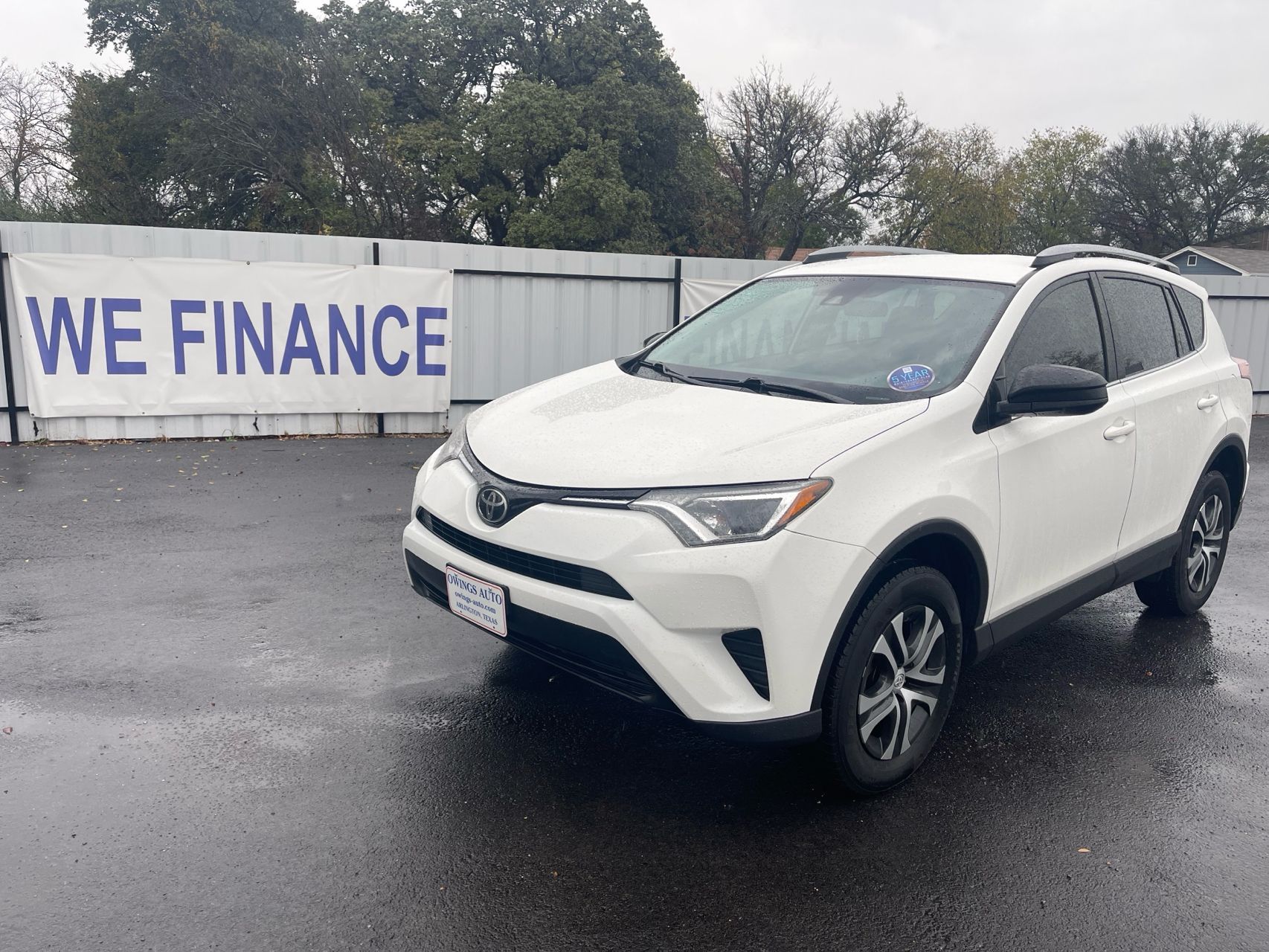2018 Toyota RAV4 LE's photo