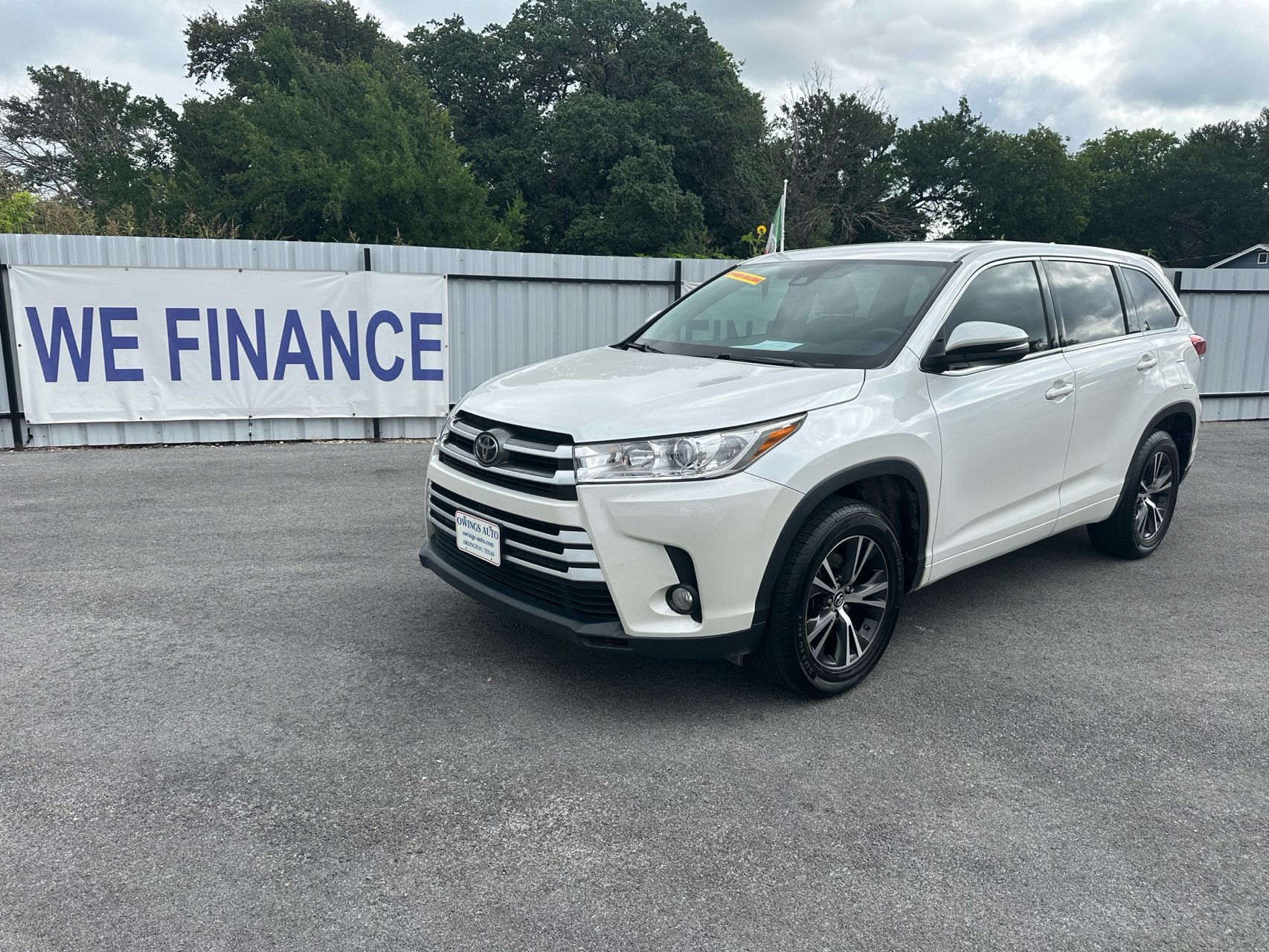 2017 Toyota Highlander LE Plus V6's photo