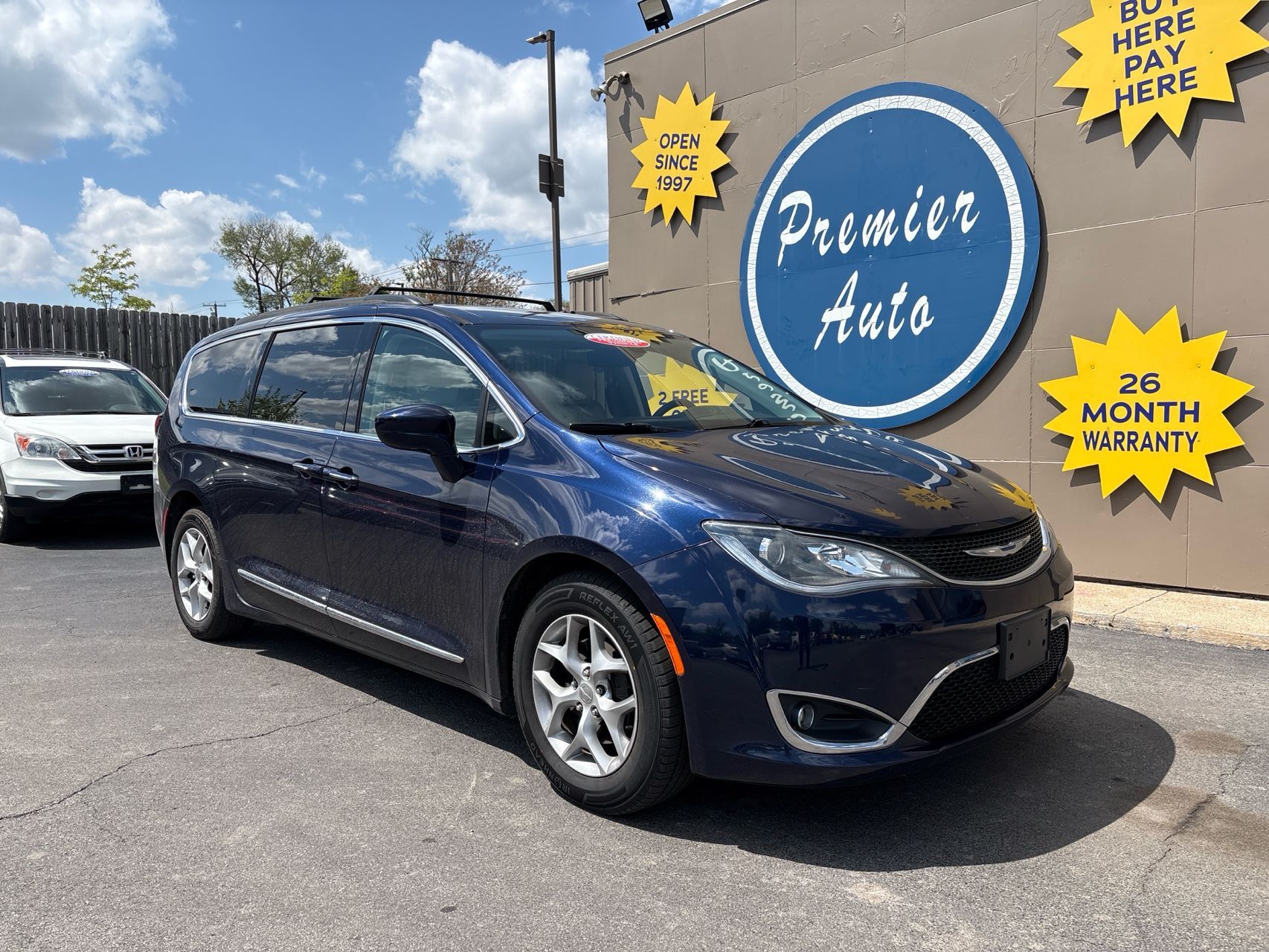 2017 Chrysler Pacifica Touring-L's photo