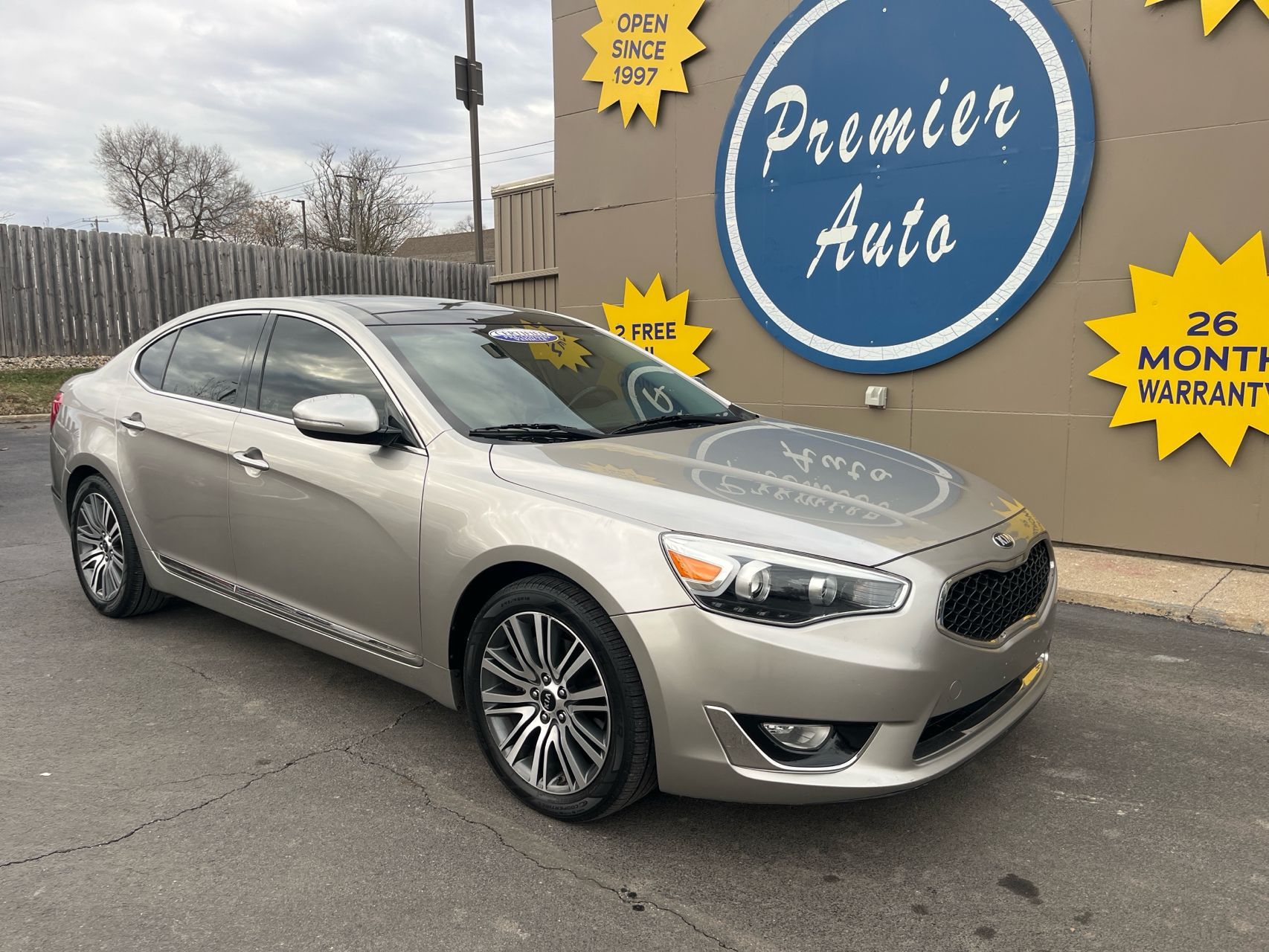 2014 Kia Cadenza Premium's photo