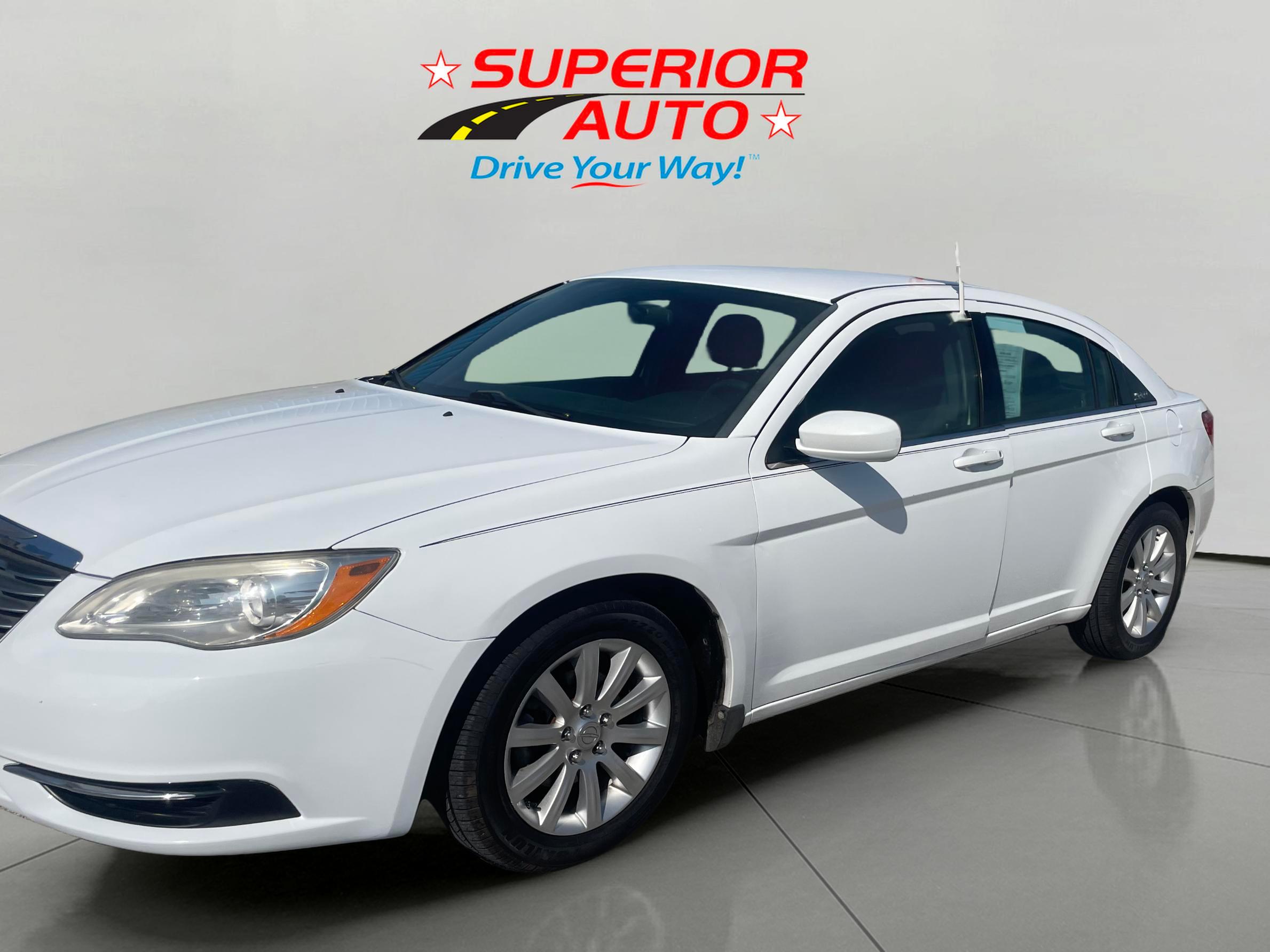 2014 Chrysler 200 LX's photo