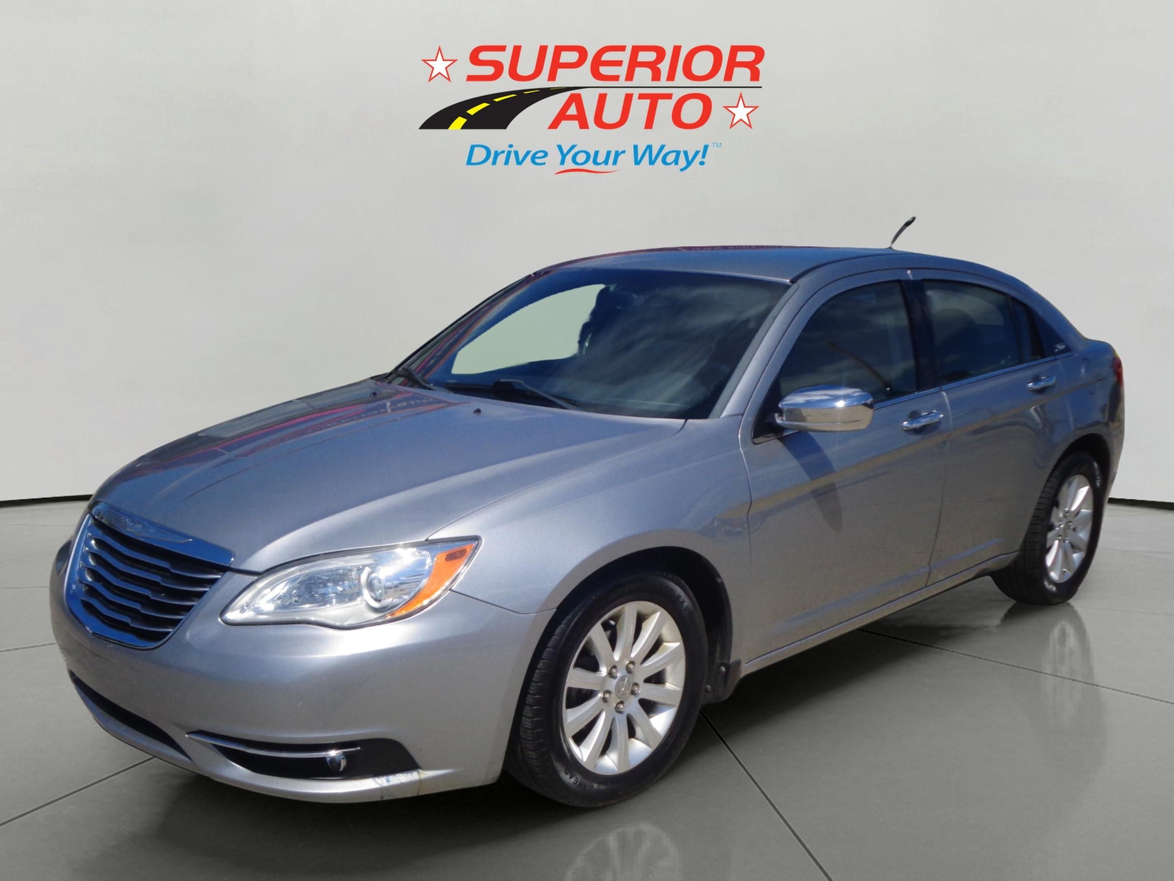 2013 Chrysler 200 Limited's photo