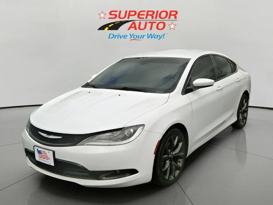 2016 Chrysler 200 S's photo