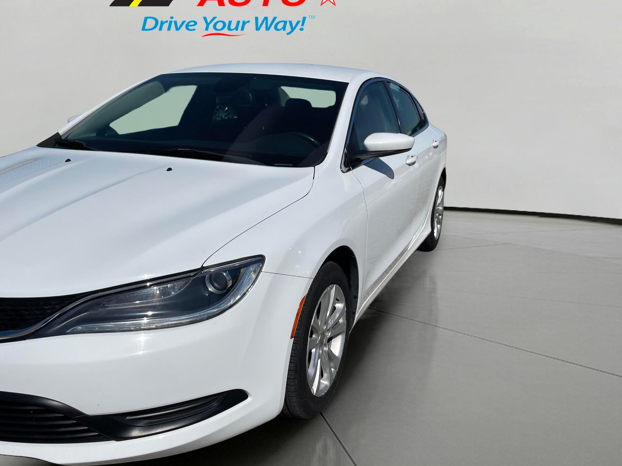 2017 Chrysler 200 Touring's photo