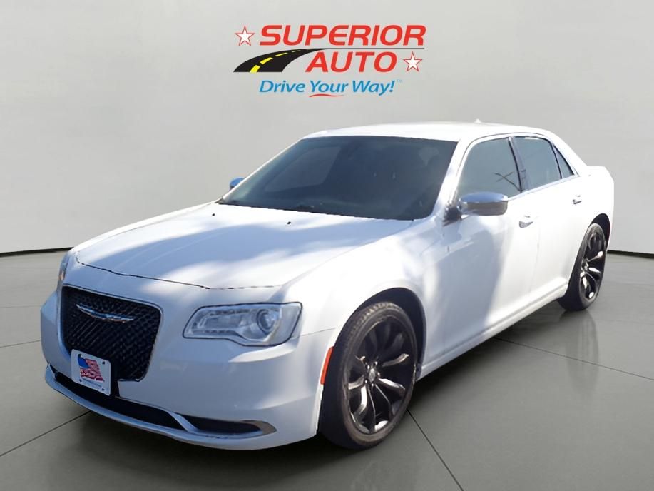 2018 Chrysler 300 Touring's photo