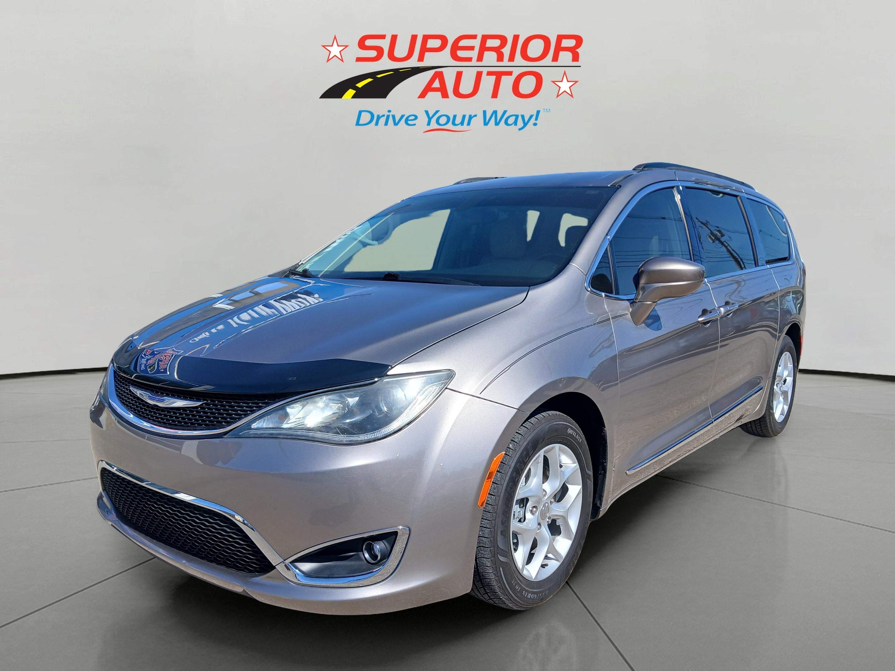 2017 Chrysler Pacifica Touring-L's photo