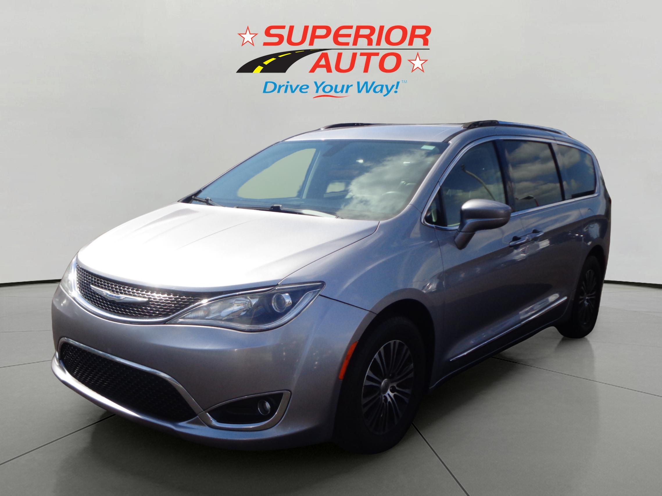 2018 Chrysler Pacifica Touring L's photo