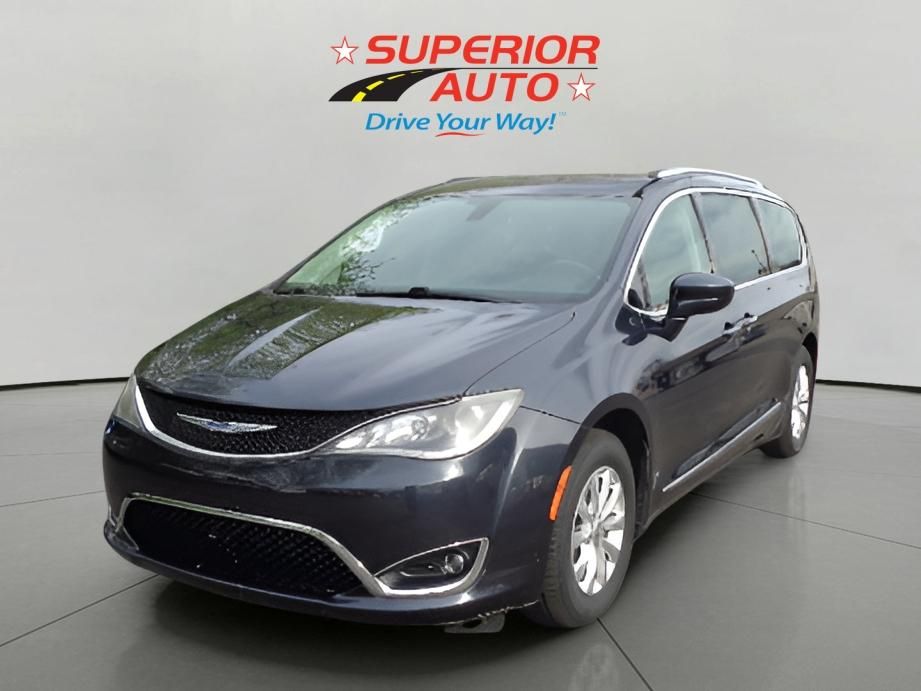 2019 Chrysler Pacifica Touring L's photo