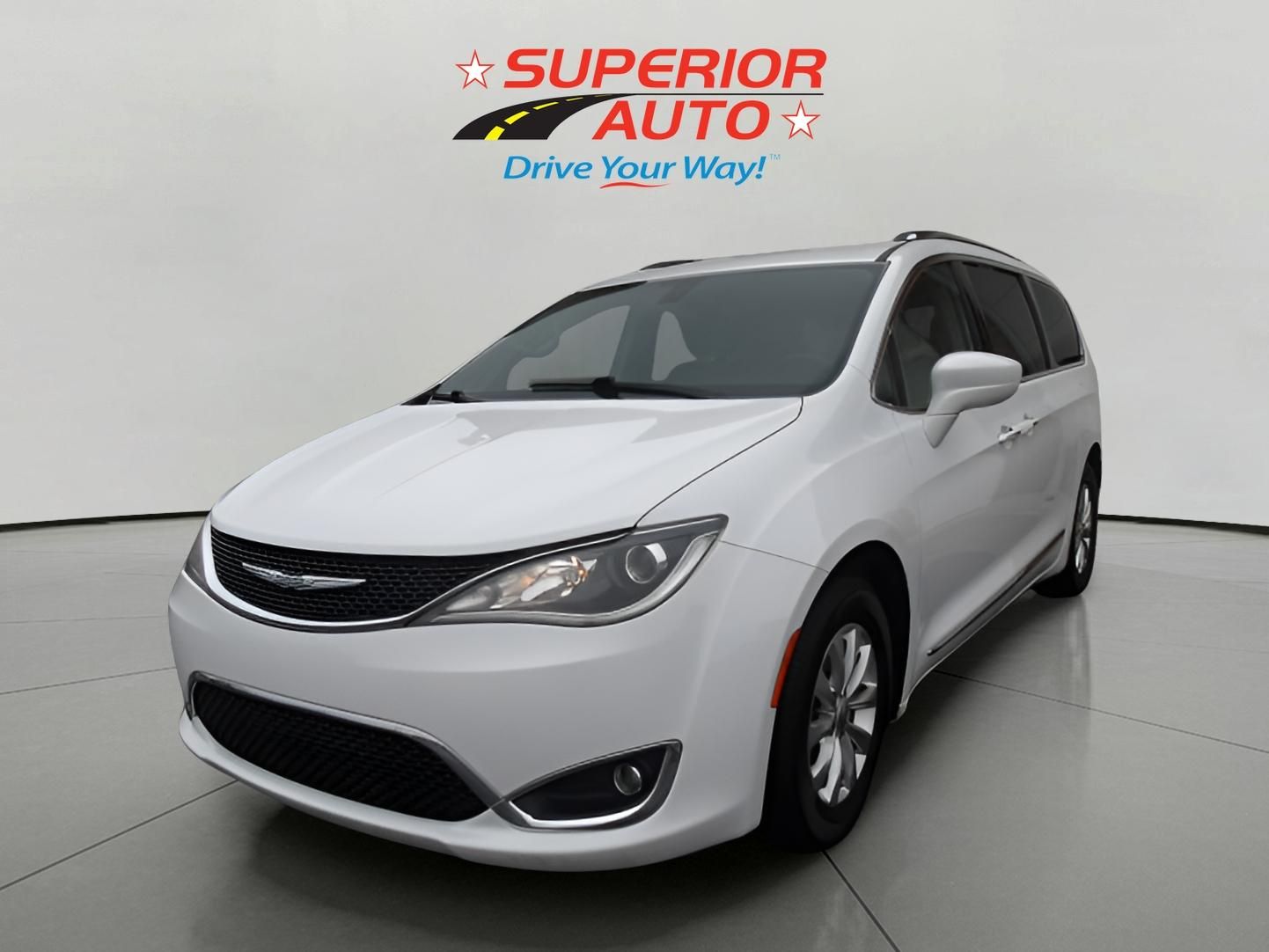 2018 Chrysler Pacifica Touring L's photo