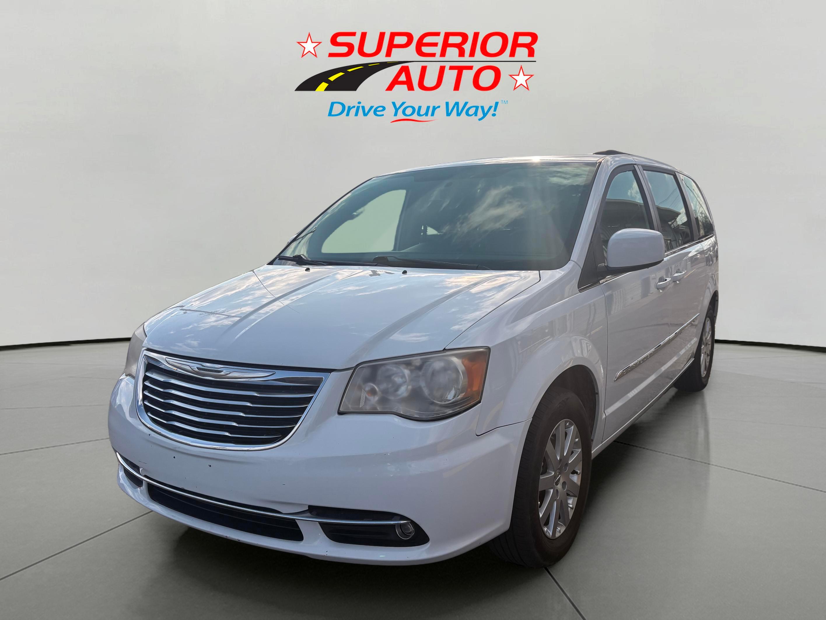 2014 Chrysler Town & Country Touring's photo